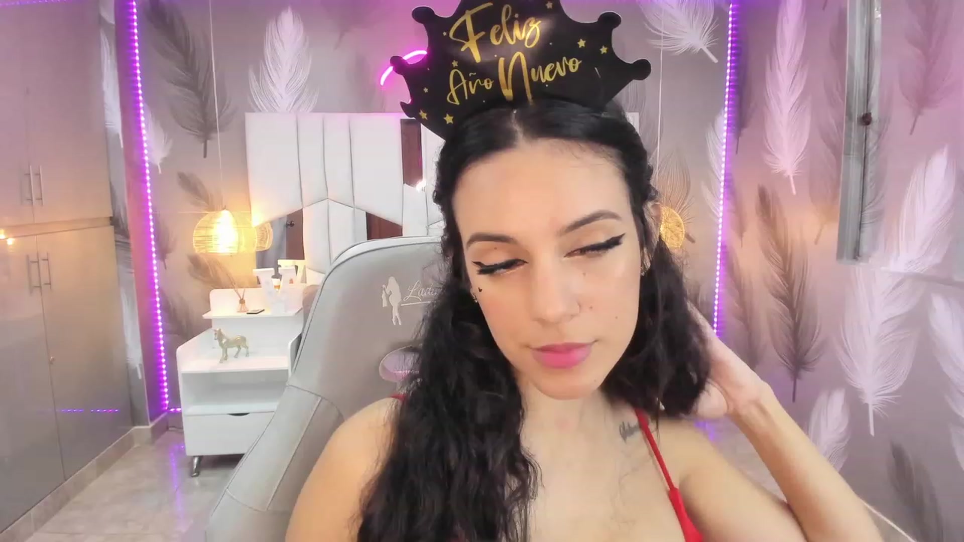 Gallery image thumbnail from SkinnyVeronik's myfreecams stream on, 12/31/2022, 13:45 image 13 of 20