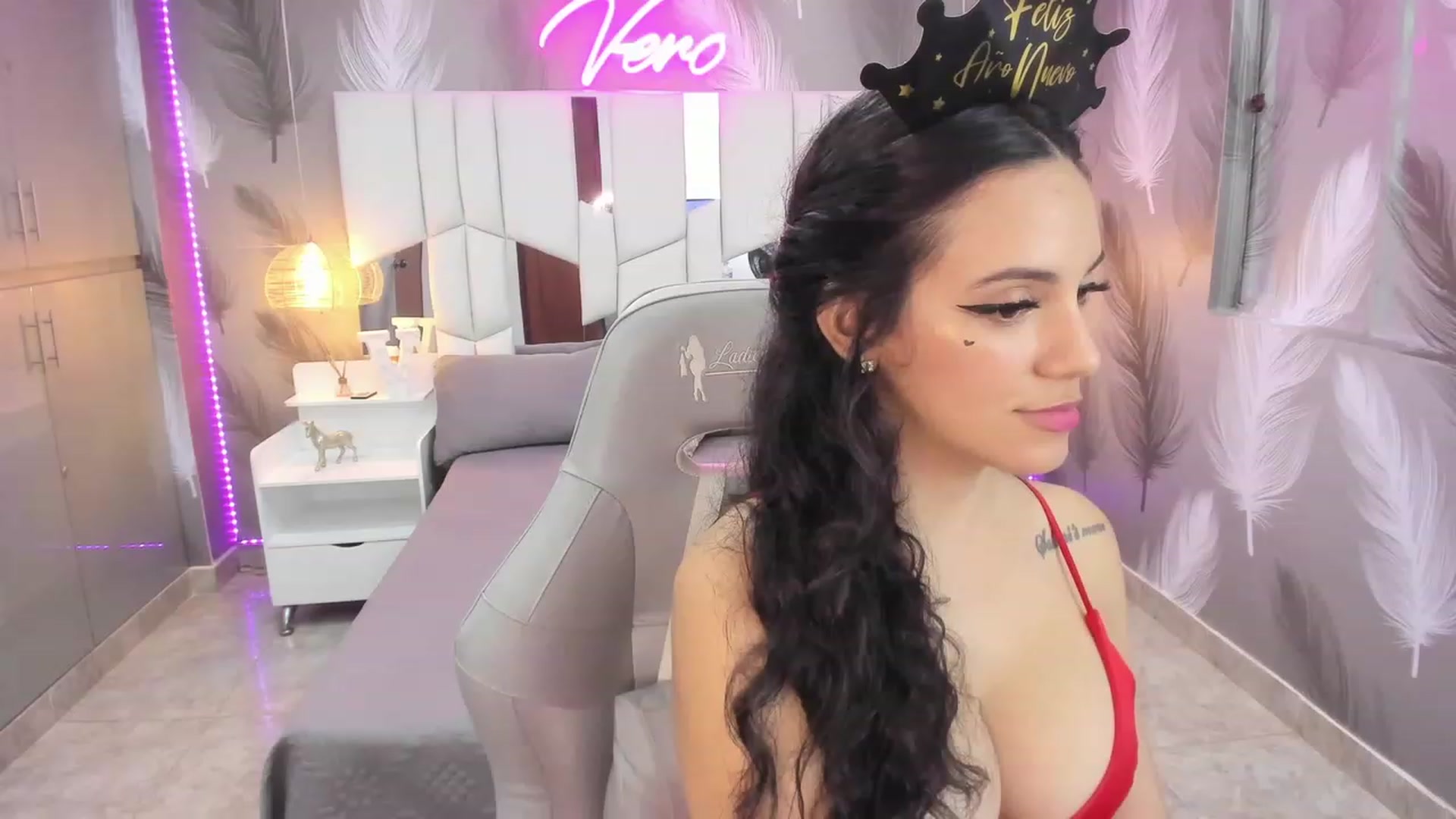 Gallery image thumbnail from SkinnyVeronik's myfreecams stream on, 12/31/2022, 13:45 image 7 of 20