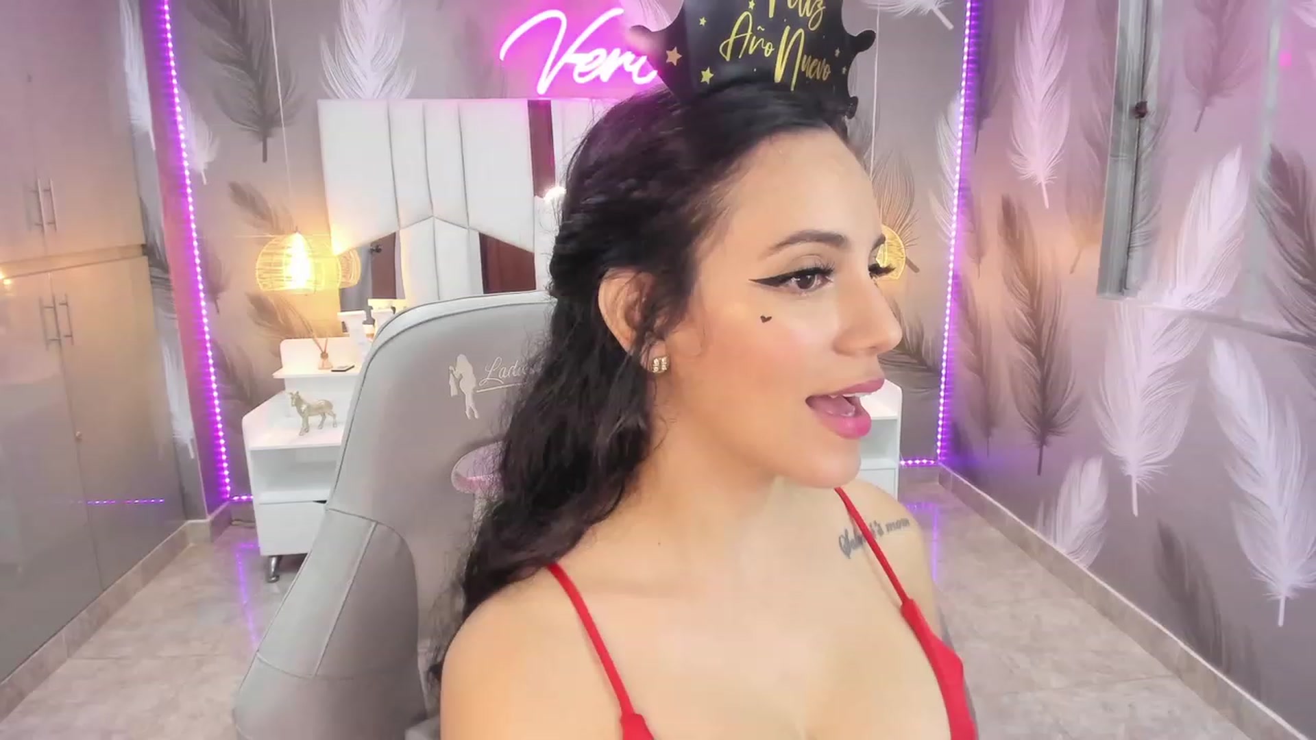 Gallery image thumbnail from SkinnyVeronik's myfreecams stream on, 12/31/2022, 13:45 image 1 of 20