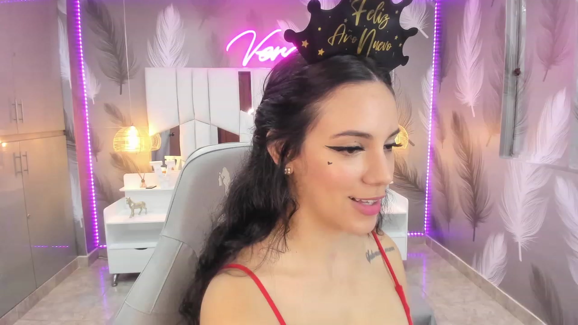 Gallery image thumbnail from SkinnyVeronik's myfreecams stream on, 12/31/2022, 13:45 image 14 of 20