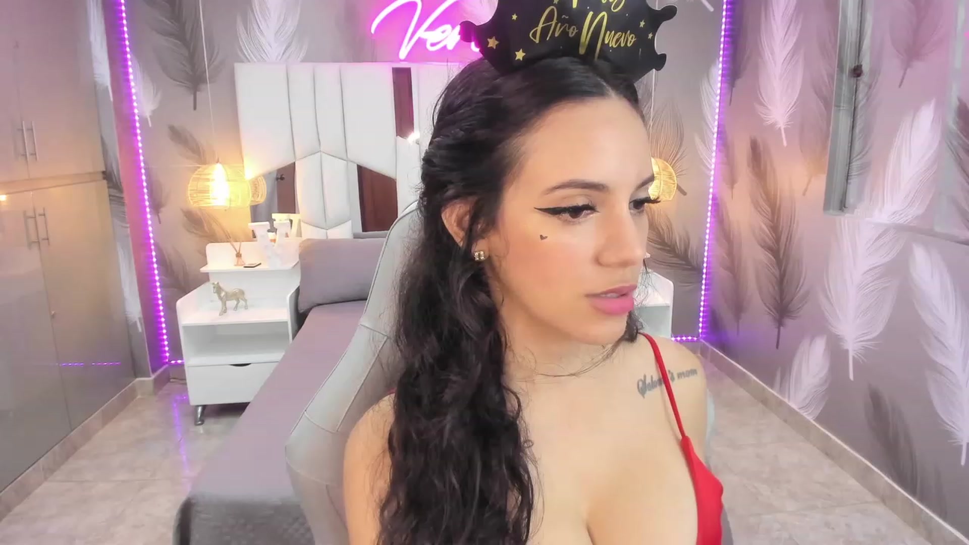 Gallery image thumbnail from SkinnyVeronik's myfreecams stream on, 12/31/2022, 13:45 image 11 of 20