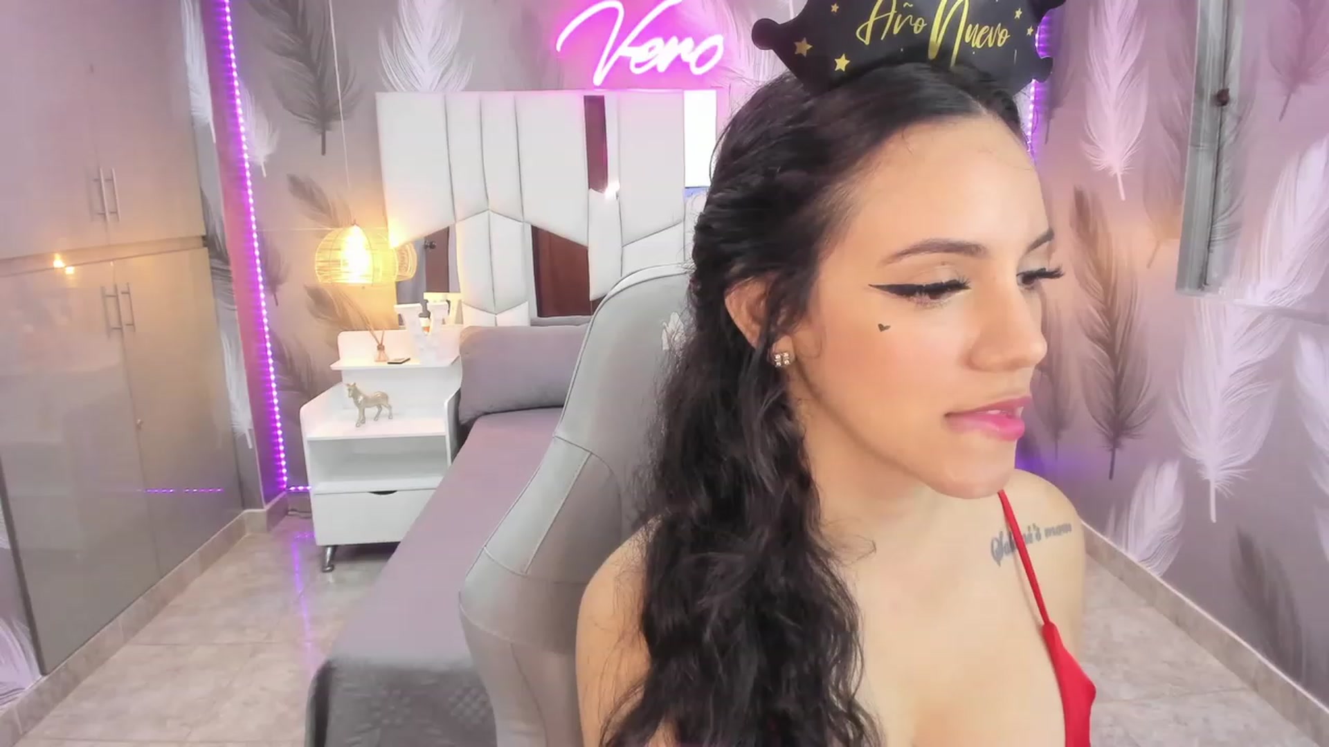Gallery image thumbnail from SkinnyVeronik's myfreecams stream on, 12/31/2022, 13:45 image 5 of 20