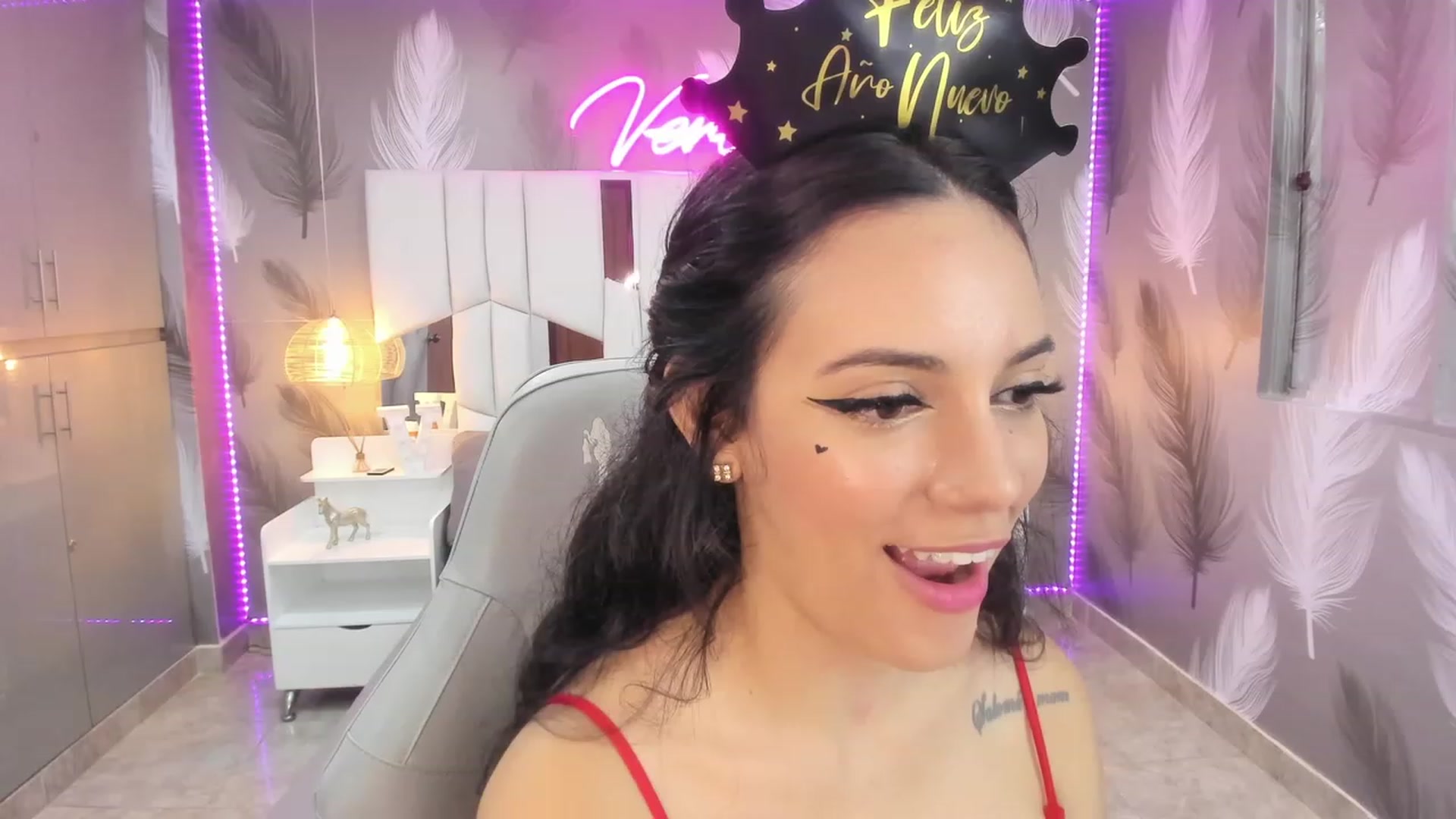 Gallery image thumbnail from SkinnyVeronik's myfreecams stream on, 12/31/2022, 13:45 image 16 of 20