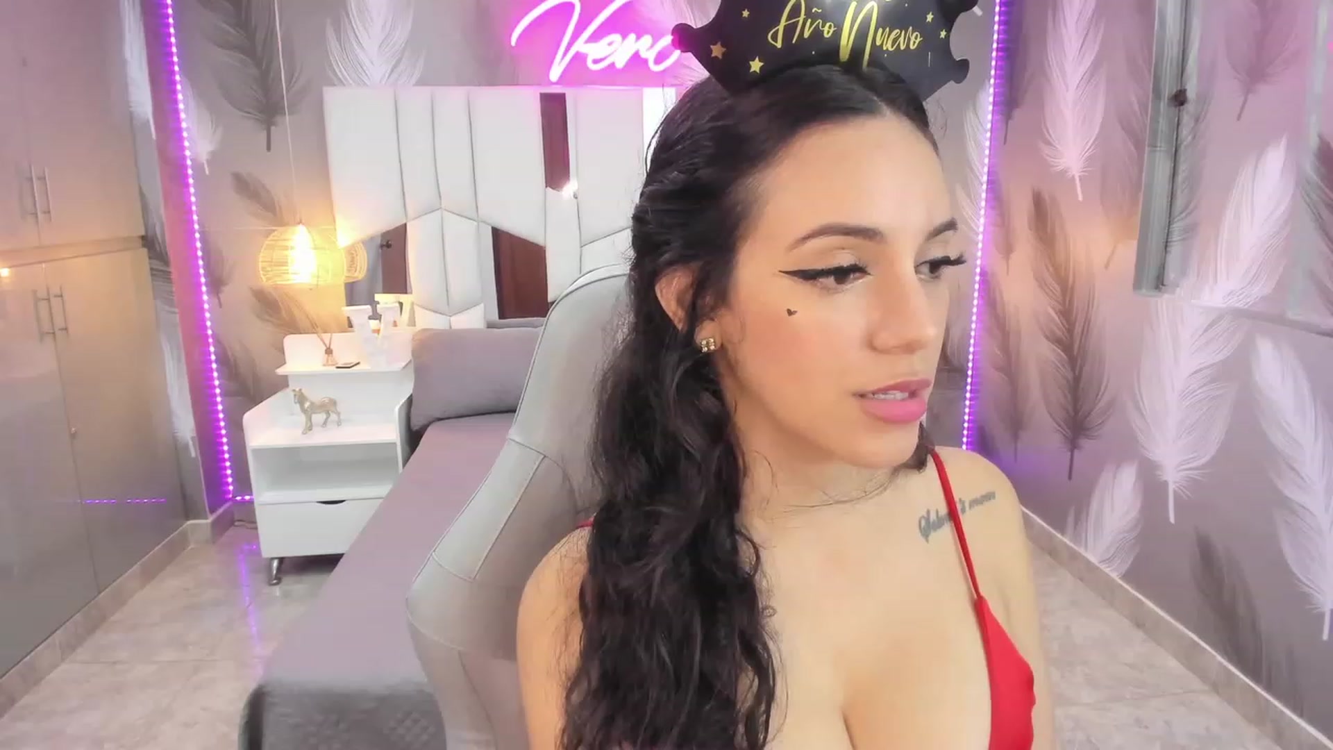 Gallery image thumbnail from SkinnyVeronik's myfreecams stream on, 12/31/2022, 13:45 image 10 of 20