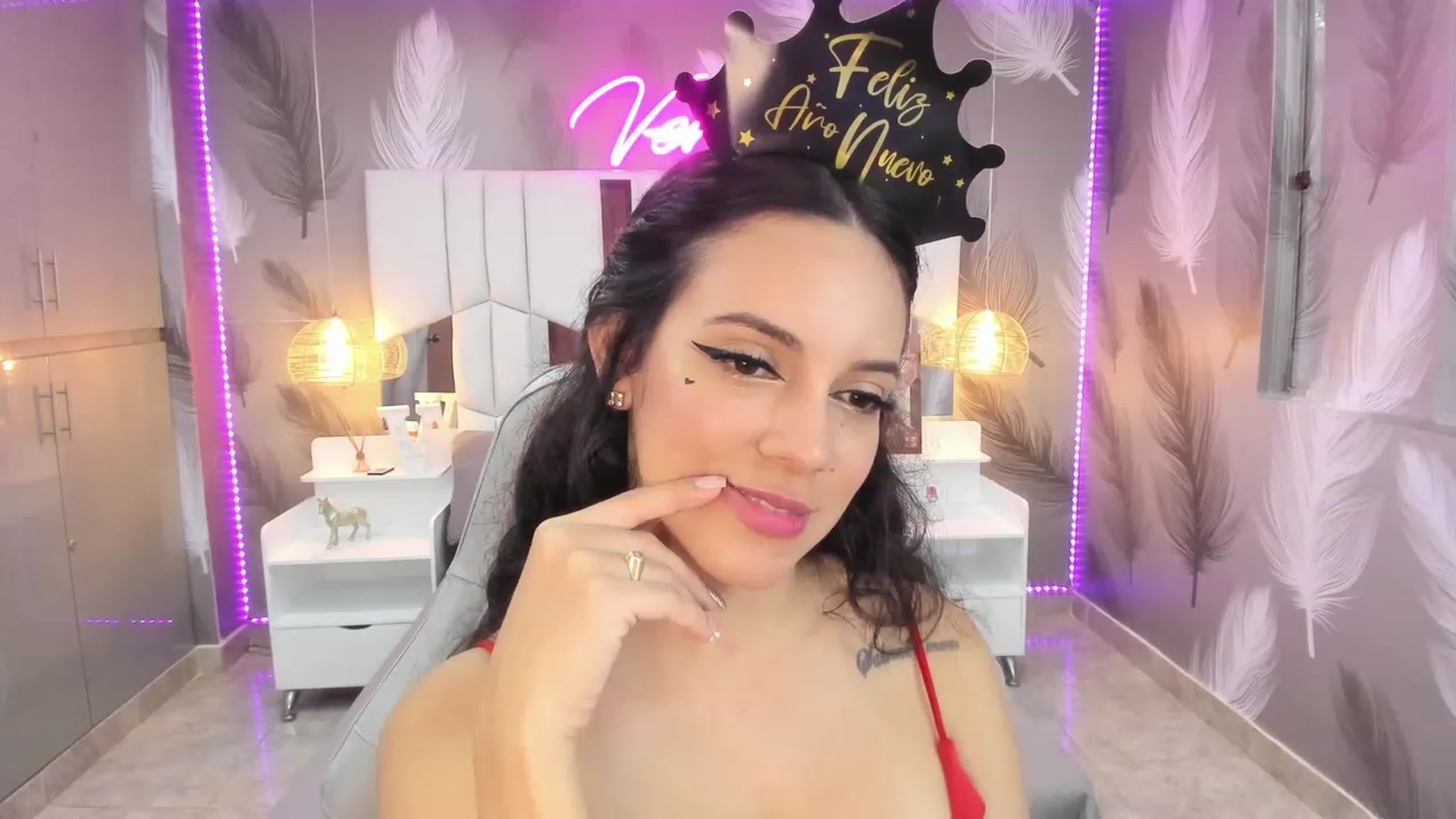 Gallery image thumbnail from SkinnyVeronik's myfreecams stream on, 12/31/2022, 13:45 image 18 of 20