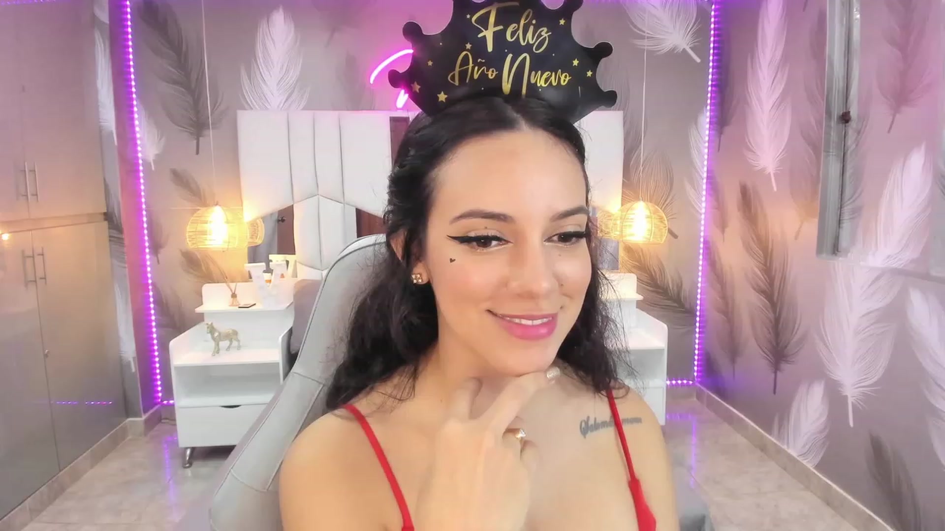 Gallery image thumbnail from SkinnyVeronik's myfreecams stream on, 12/31/2022, 13:45 image 17 of 20