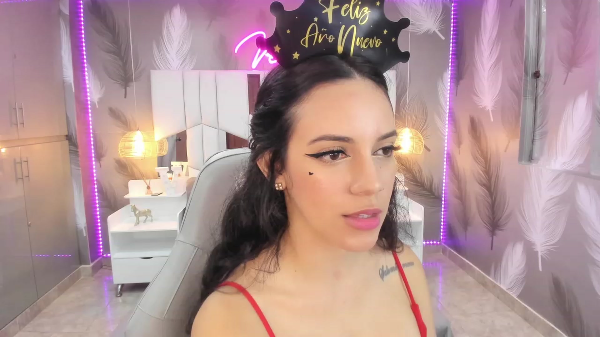Gallery image thumbnail from SkinnyVeronik's myfreecams stream on, 12/31/2022, 13:45 image 15 of 20
