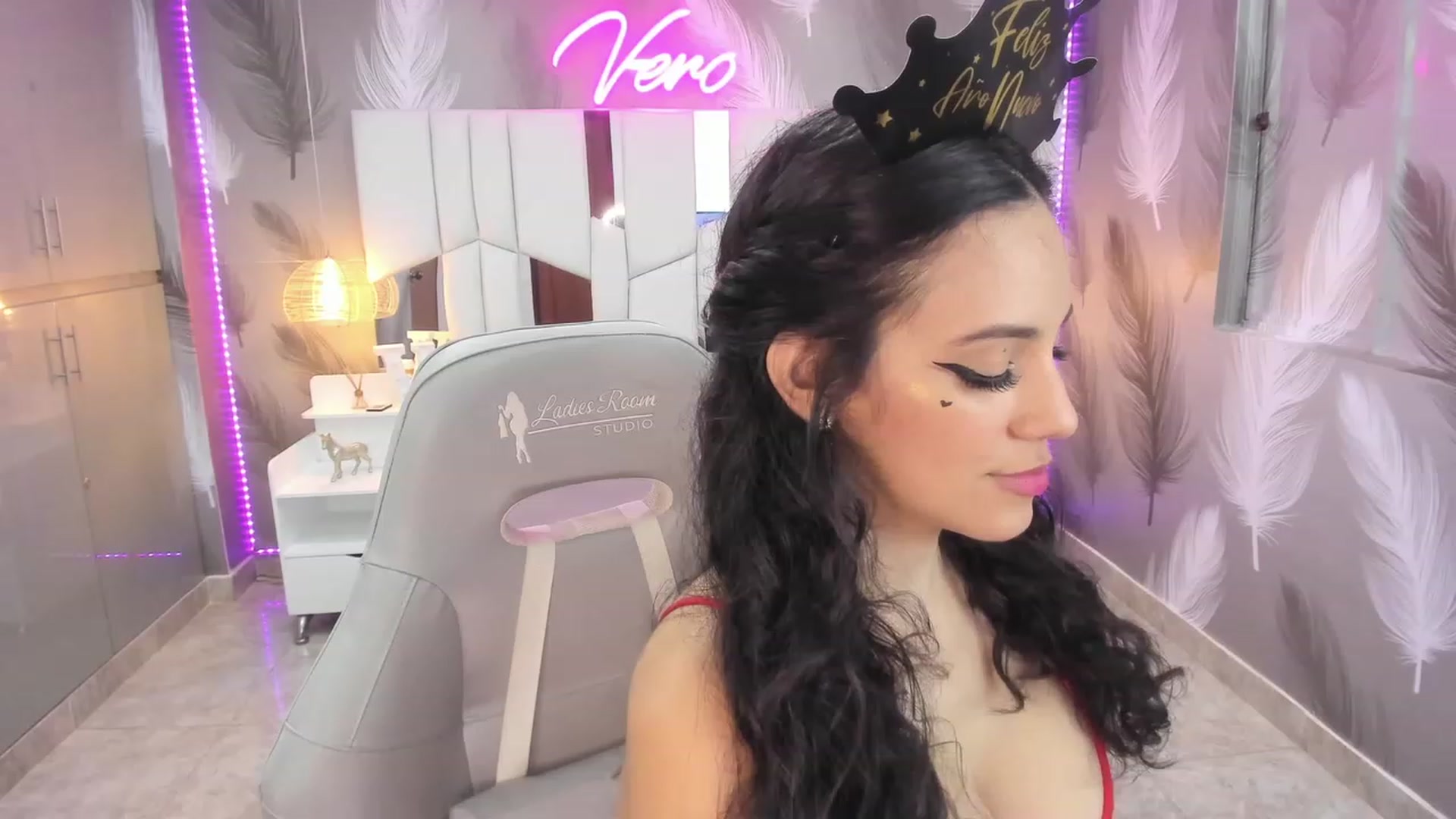 Gallery image thumbnail from SkinnyVeronik's myfreecams stream on, 12/31/2022, 13:45 image 2 of 20