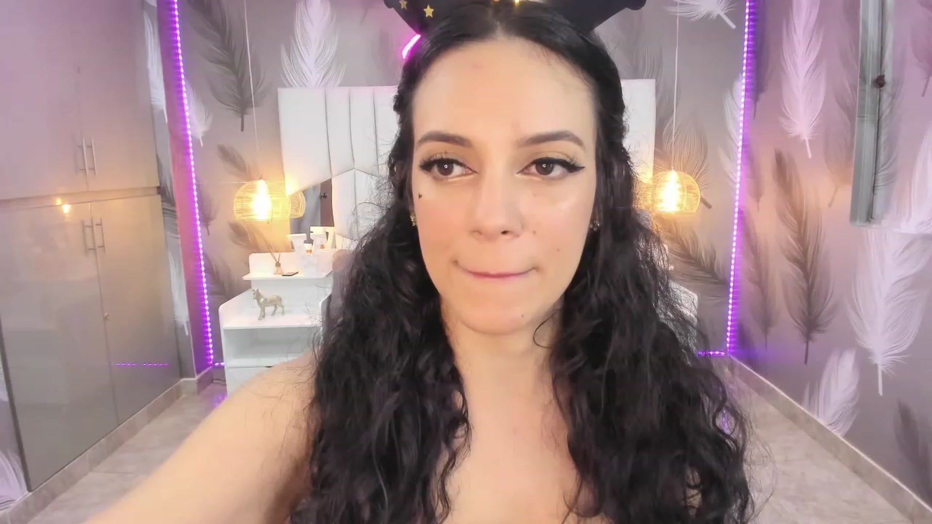 Gallery image thumbnail from SkinnyVeronik's myfreecams stream on, 12/31/2022, 14:50 image 1 of 20