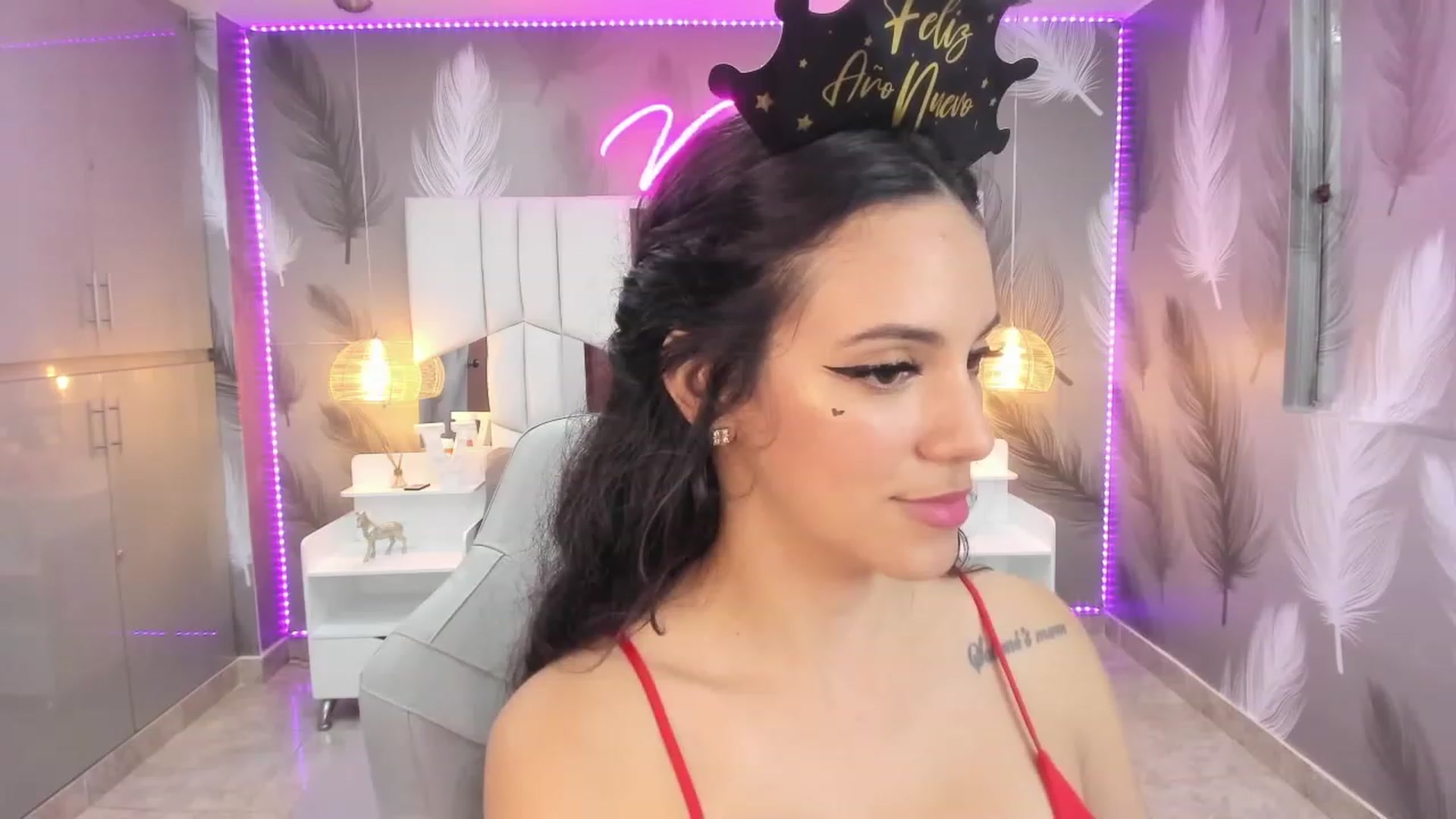 Gallery image thumbnail from SkinnyVeronik's myfreecams stream on, 12/31/2022, 14:50 image 14 of 20