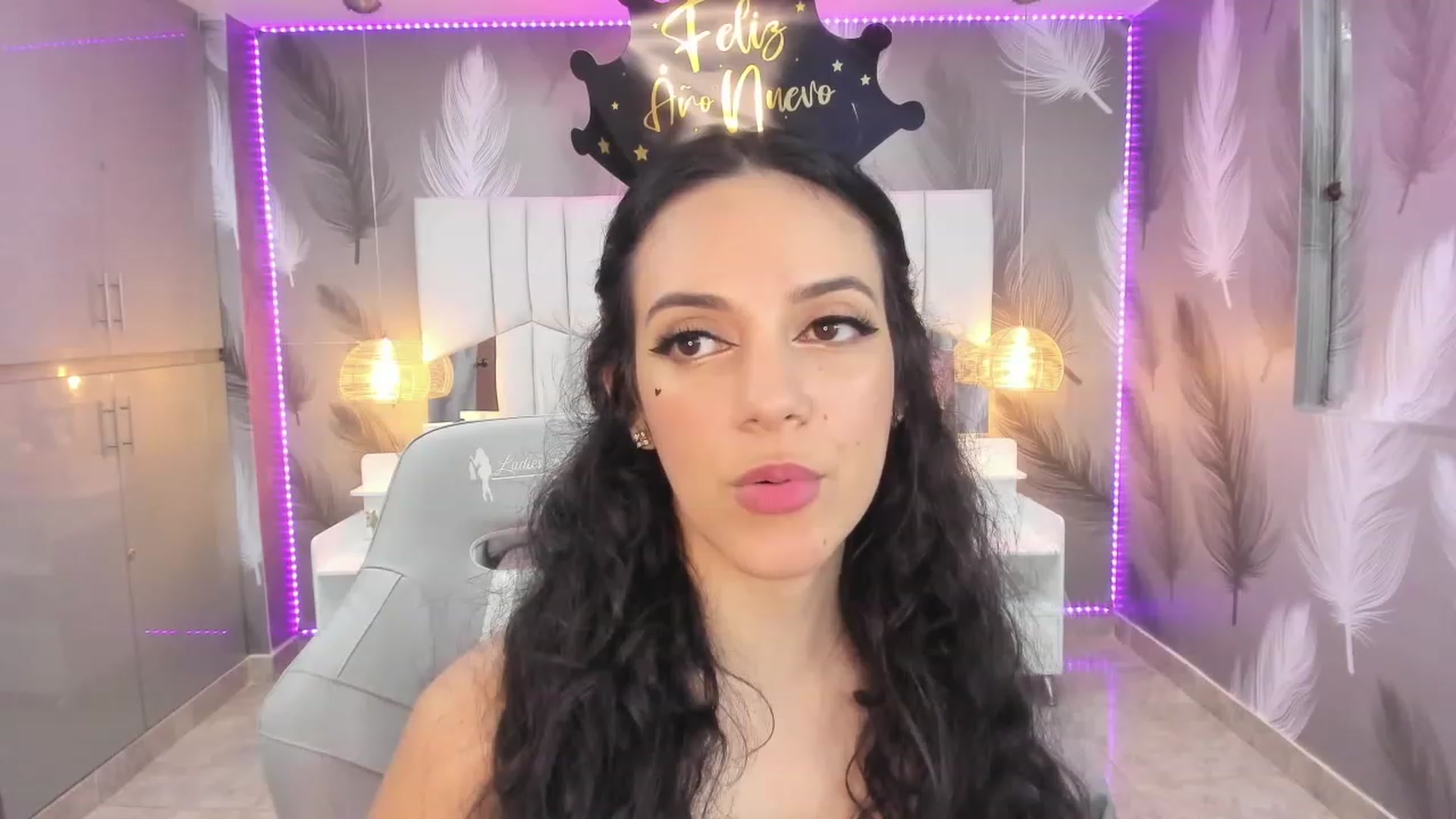Gallery image thumbnail from SkinnyVeronik's myfreecams stream on, 12/31/2022, 14:50 image 16 of 20