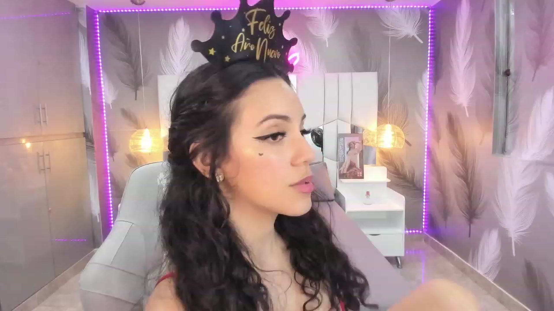 Gallery image thumbnail from SkinnyVeronik's myfreecams stream on, 12/31/2022, 14:50 image 15 of 20