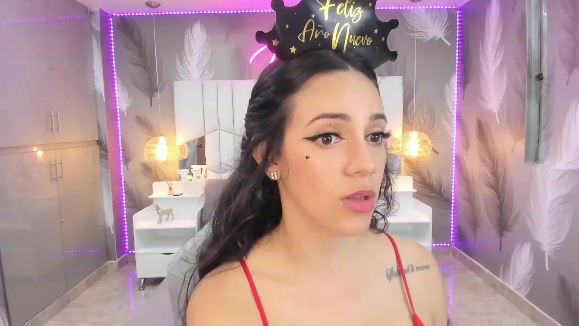 Gallery image thumbnail from SkinnyVeronik's myfreecams stream on, 12/31/2022, 14:50 image 18 of 20
