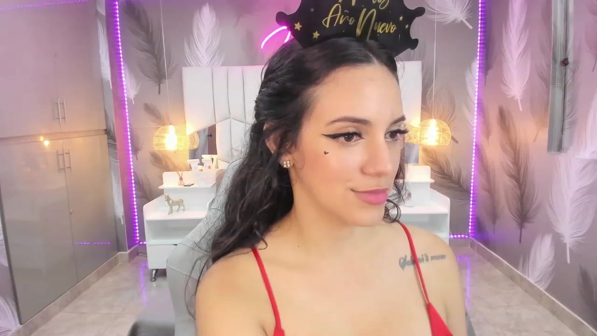 Gallery image thumbnail from SkinnyVeronik's myfreecams stream on, 12/31/2022, 14:50 image 19 of 20