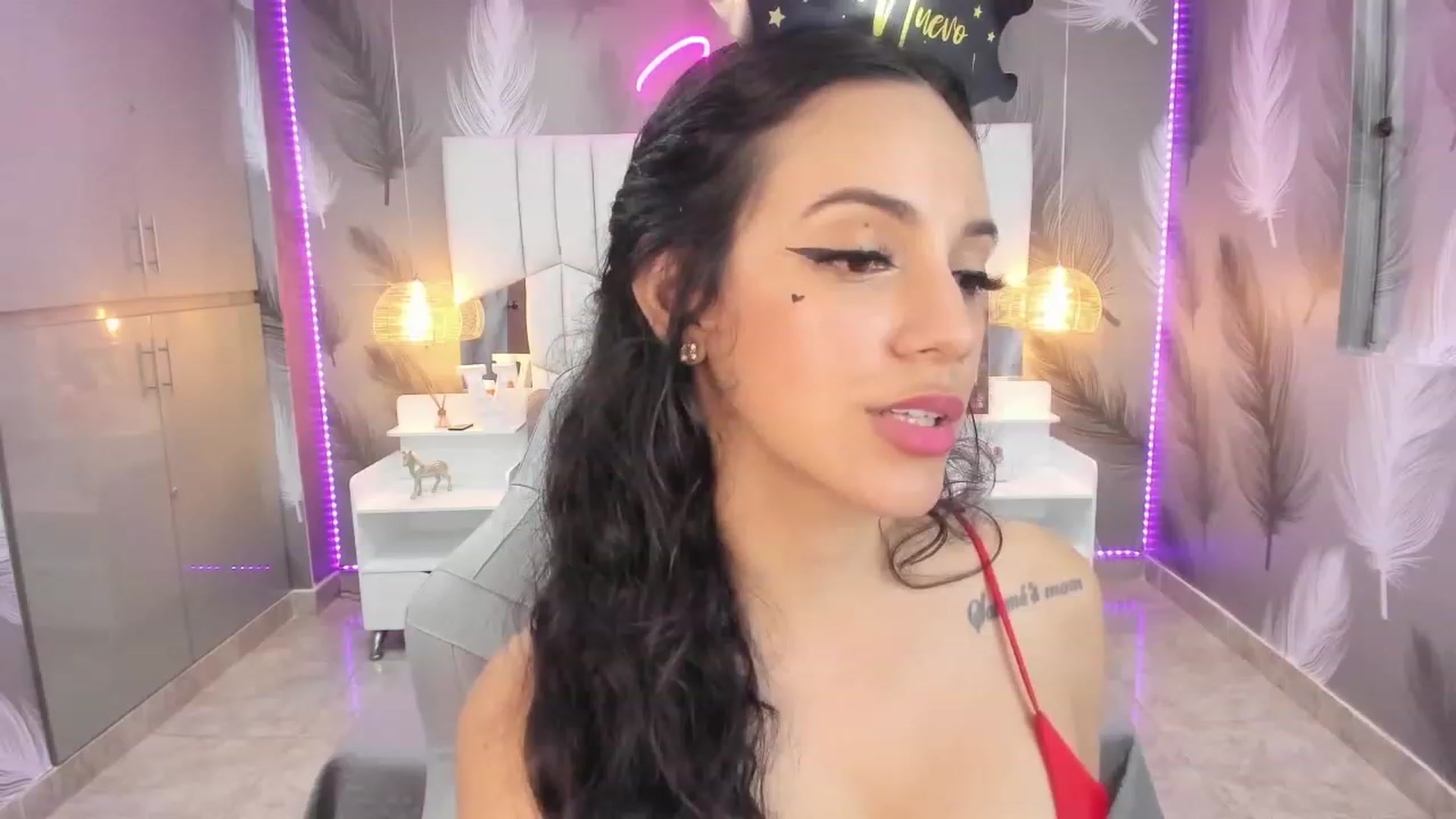 Gallery image thumbnail from SkinnyVeronik's myfreecams stream on, 12/31/2022, 14:50 image 12 of 20