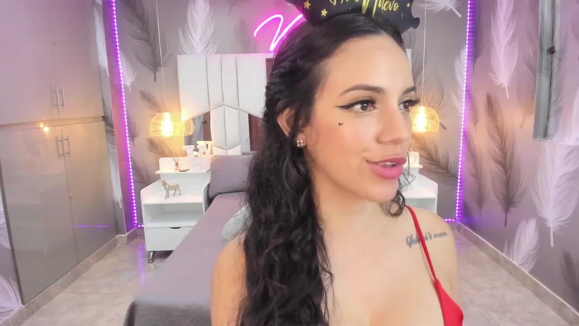 Gallery image thumbnail from SkinnyVeronik's myfreecams stream on, 12/31/2022, 14:50 image 3 of 20