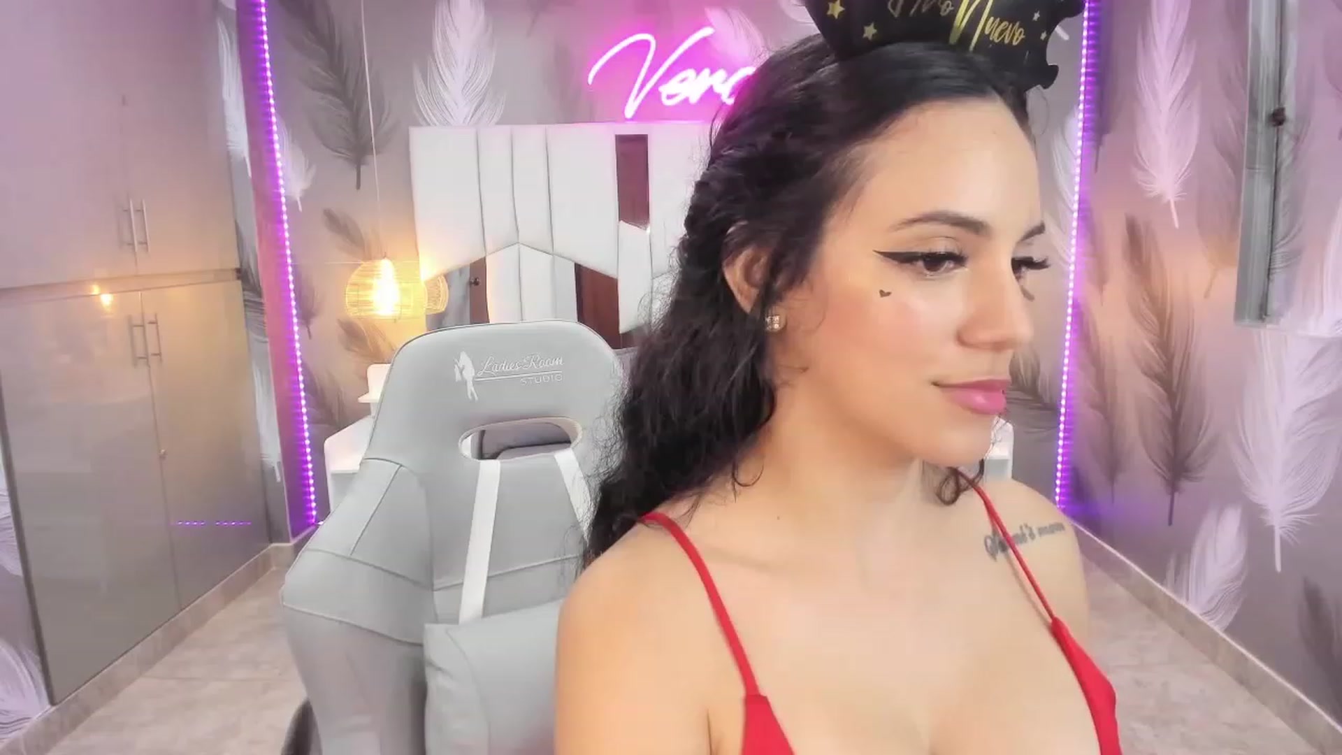 Gallery image thumbnail from SkinnyVeronik's myfreecams stream on, 12/31/2022, 14:50 image 9 of 20