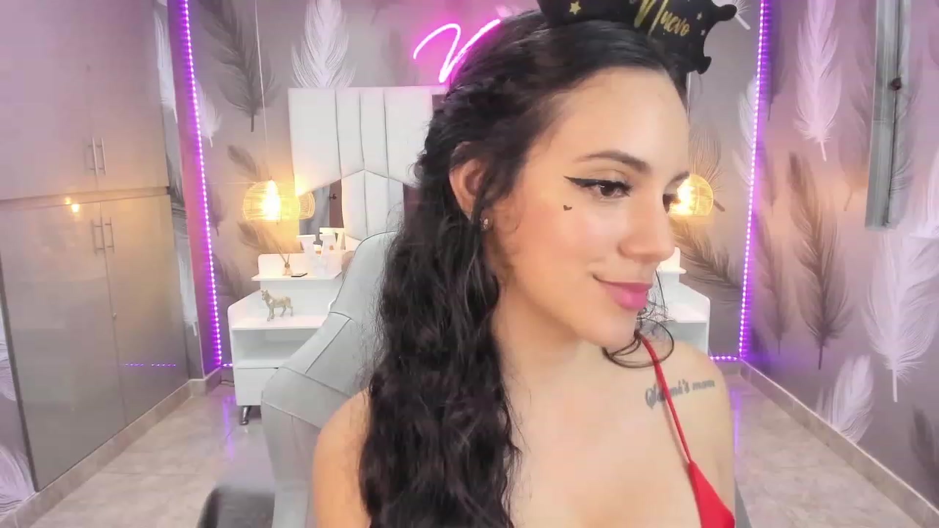 Gallery image thumbnail from SkinnyVeronik's myfreecams stream on, 12/31/2022, 14:50 image 11 of 20