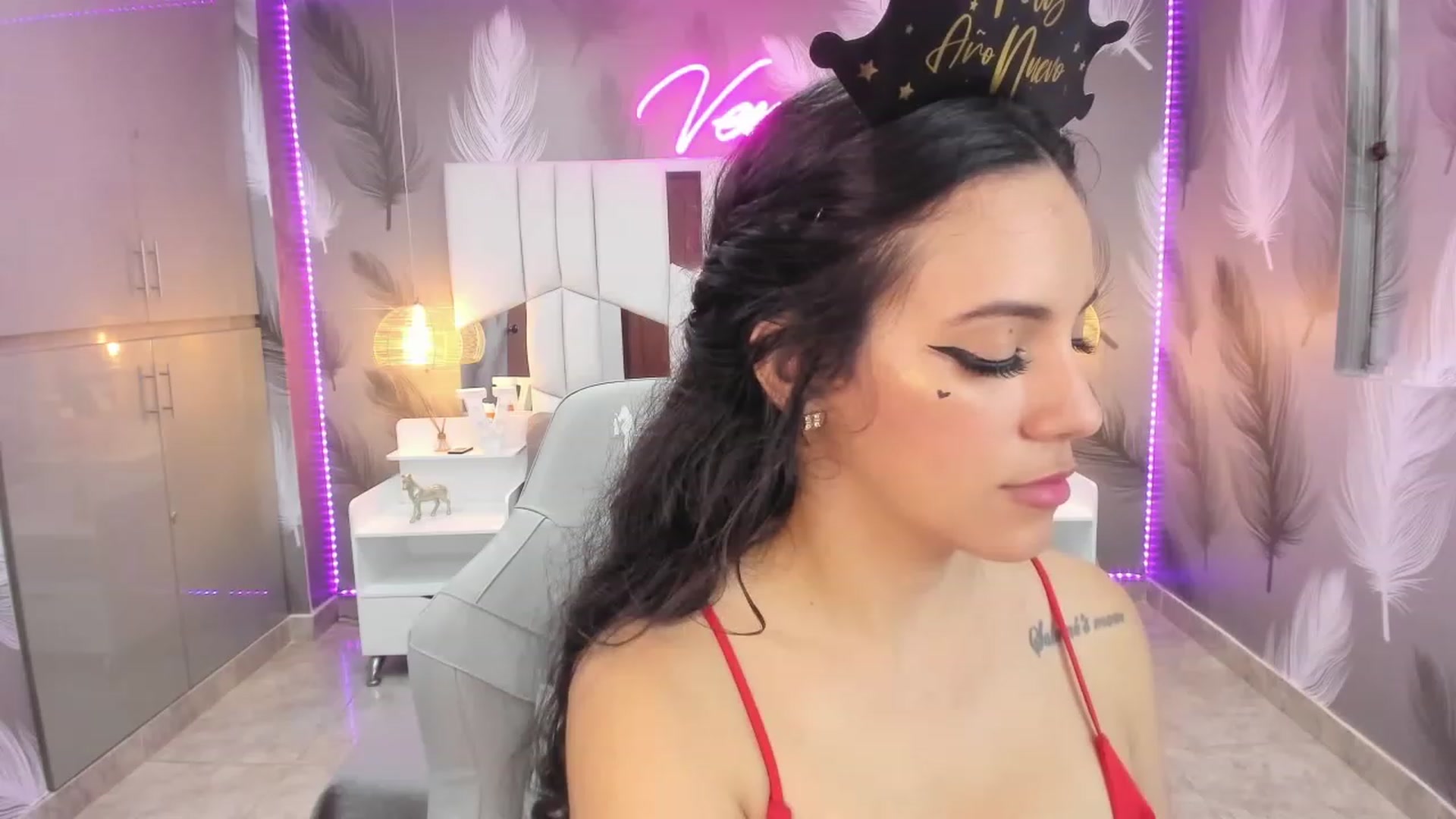 Gallery image thumbnail from SkinnyVeronik's myfreecams stream on, 12/31/2022, 14:50 image 20 of 20