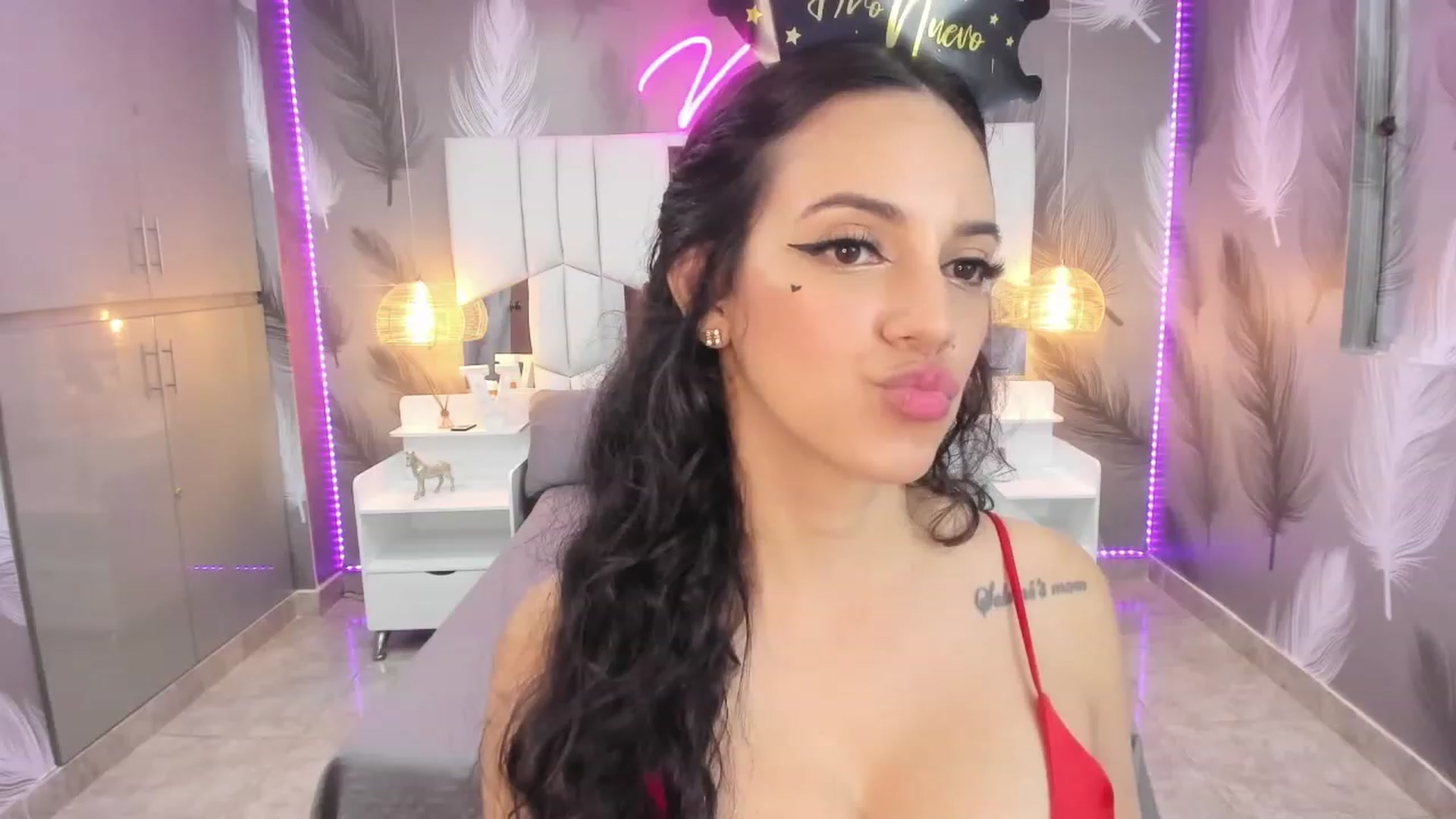 Gallery image thumbnail from SkinnyVeronik's myfreecams stream on, 12/31/2022, 14:50 image 4 of 20