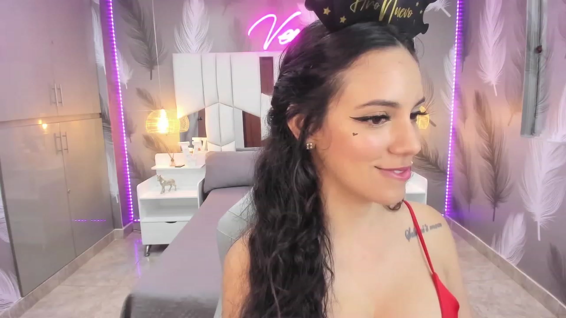 Gallery image thumbnail from SkinnyVeronik's myfreecams stream on, 12/31/2022, 14:50 image 5 of 20