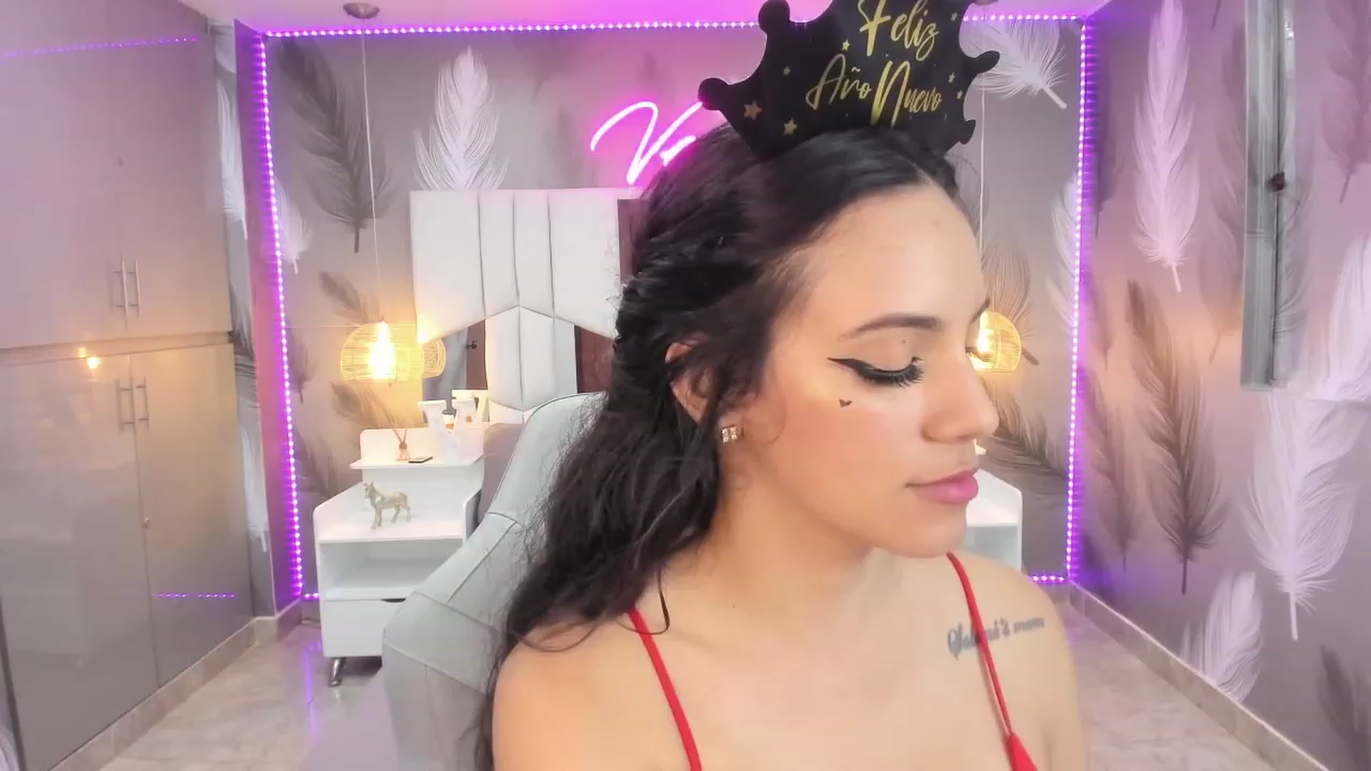 Gallery image thumbnail from SkinnyVeronik's myfreecams stream on, 12/31/2022, 14:50 image 17 of 20