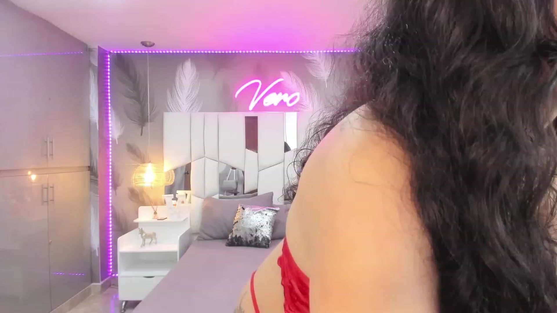 Gallery image thumbnail from SkinnyVeronik's myfreecams stream on, 12/31/2022, 17:54 image 18 of 20