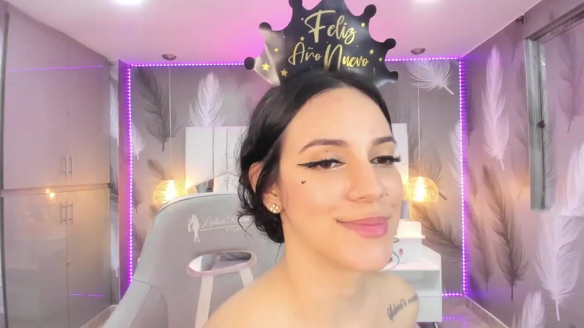 Gallery image thumbnail from SkinnyVeronik's myfreecams stream on, 12/31/2022, 17:54 image 8 of 20