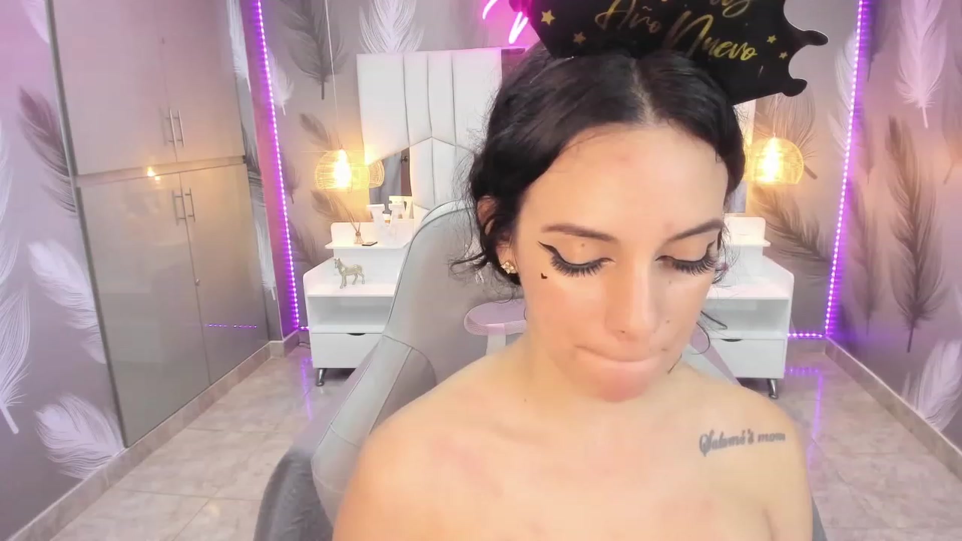 Gallery image thumbnail from SkinnyVeronik's myfreecams stream on, 12/31/2022, 17:54 image 11 of 20