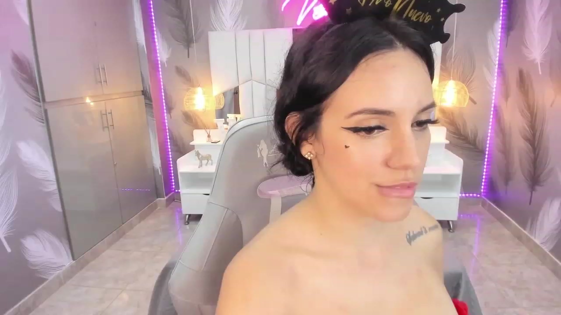Gallery image thumbnail from SkinnyVeronik's myfreecams stream on, 12/31/2022, 17:54 image 10 of 20