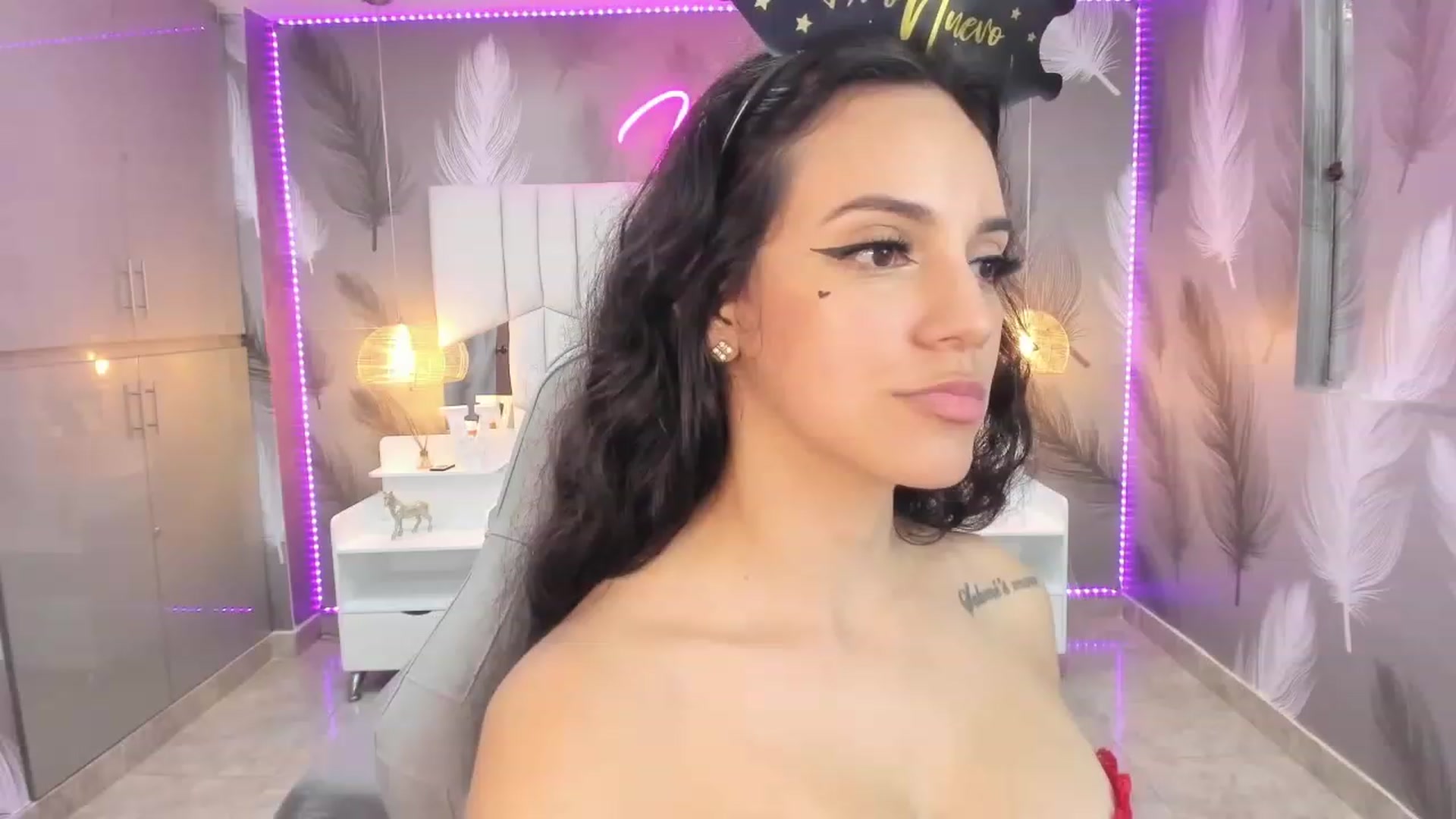 Gallery image thumbnail from SkinnyVeronik's myfreecams stream on, 12/31/2022, 18:32 image 11 of 20