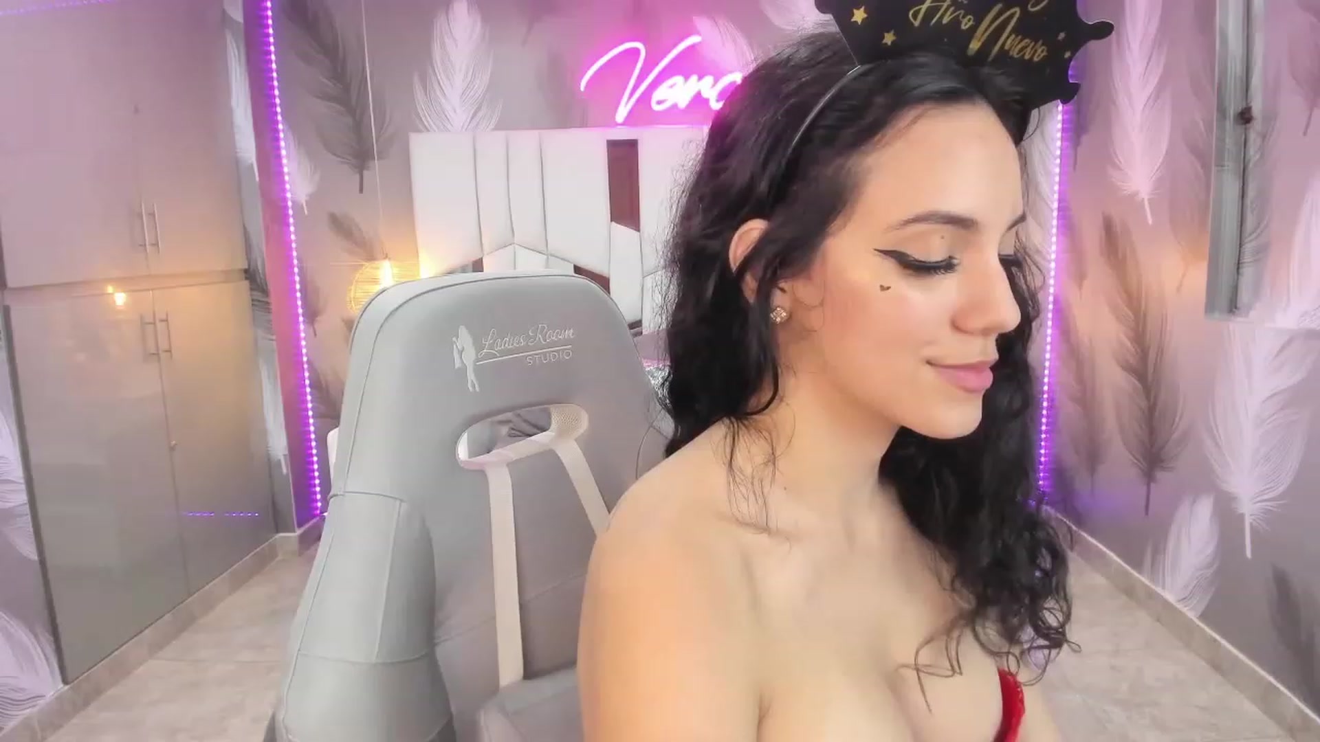 Gallery image thumbnail from SkinnyVeronik's myfreecams stream on, 12/31/2022, 18:32 image 4 of 20