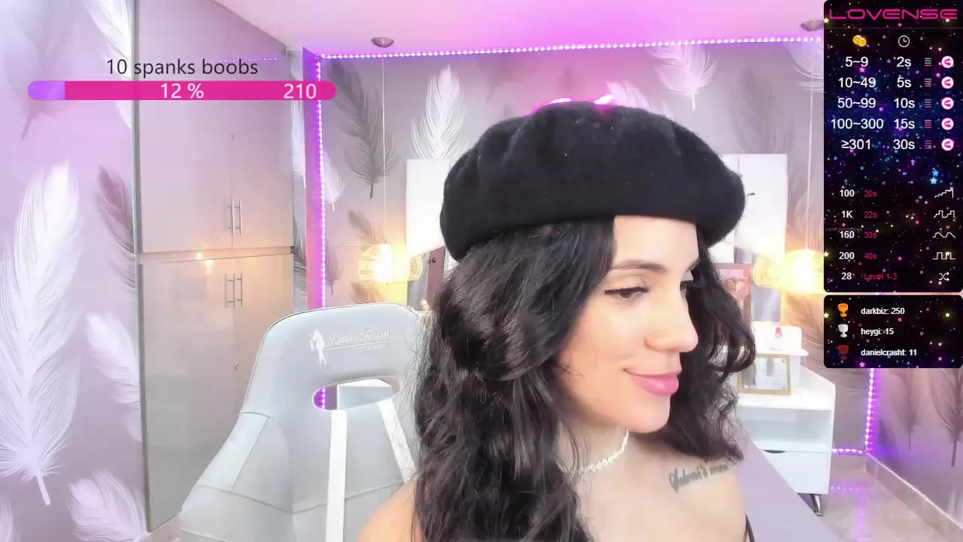 Gallery image thumbnail from SkinnyVeronik's myfreecams stream on, 01/03/2023, 14:04 image 6 of 20