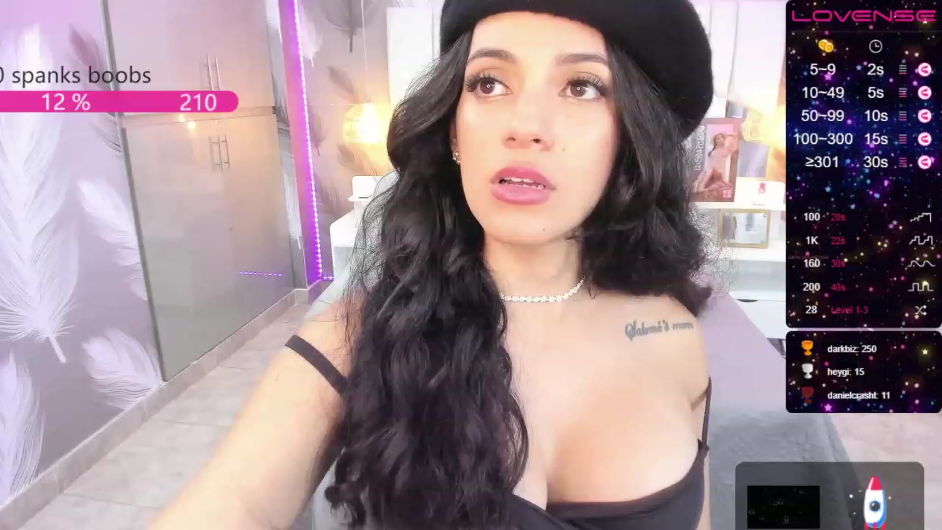 Gallery image thumbnail from SkinnyVeronik's myfreecams stream on, 01/03/2023, 14:04 image 1 of 20