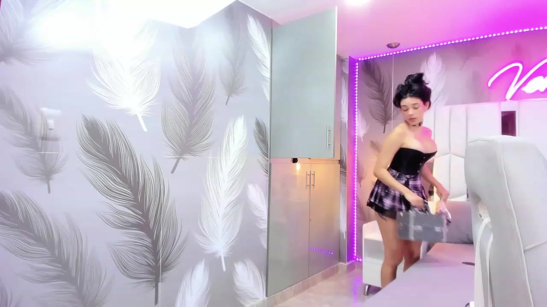 Gallery image thumbnail from SkinnyVeronik's myfreecams stream on, 01/04/2023, 13:56 image 4 of 20