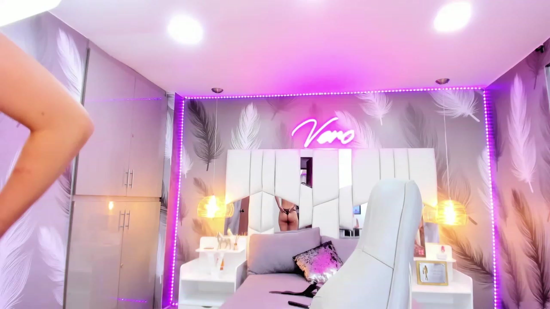 Gallery image thumbnail from SkinnyVeronik's myfreecams stream on, 01/04/2023, 13:56 image 15 of 20