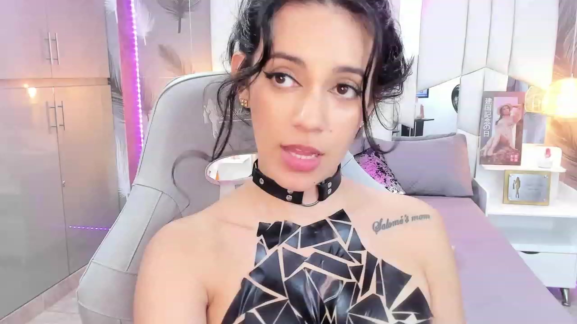 Gallery image thumbnail from SkinnyVeronik's myfreecams stream on, 01/04/2023, 16:35 image 7 of 20