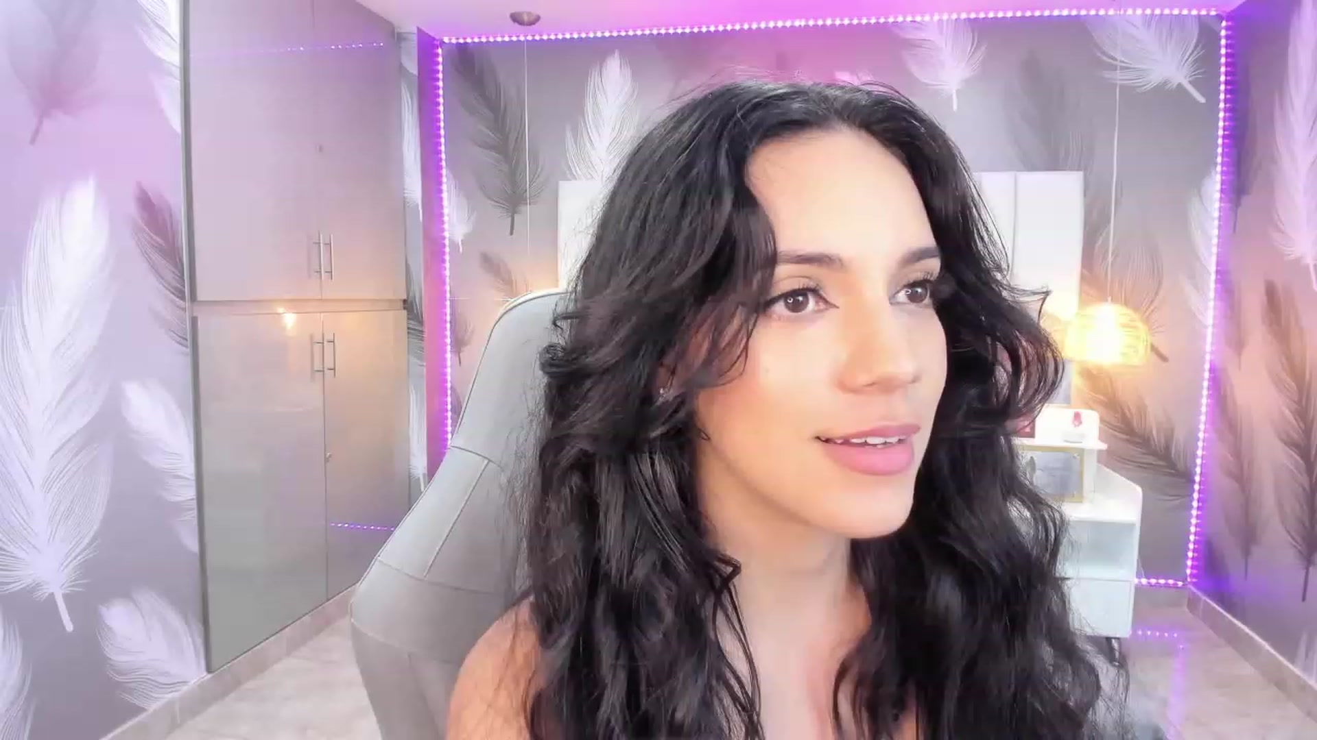 Gallery image thumbnail from SkinnyVeronik's myfreecams stream on, 01/04/2023, 16:35 image 18 of 20