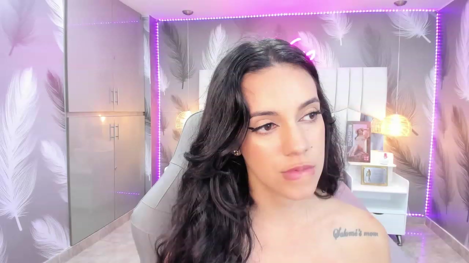 Gallery image thumbnail from SkinnyVeronik's myfreecams stream on, 01/04/2023, 16:35 image 20 of 20