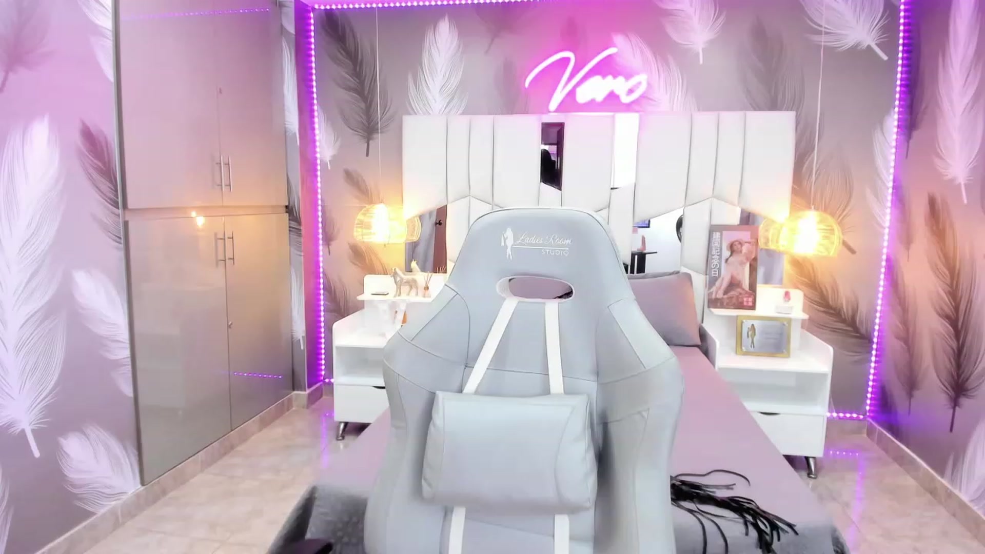 Gallery image thumbnail from SkinnyVeronik's myfreecams stream on, 01/04/2023, 18:19 image 20 of 20