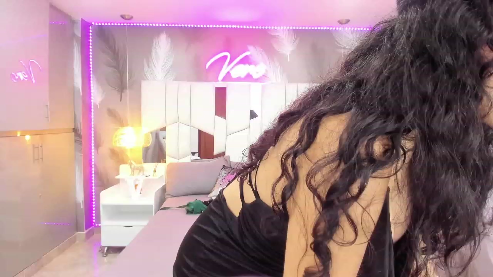 Gallery image thumbnail from SkinnyVeronik's myfreecams stream on, 01/05/2023, 13:03 image 19 of 20