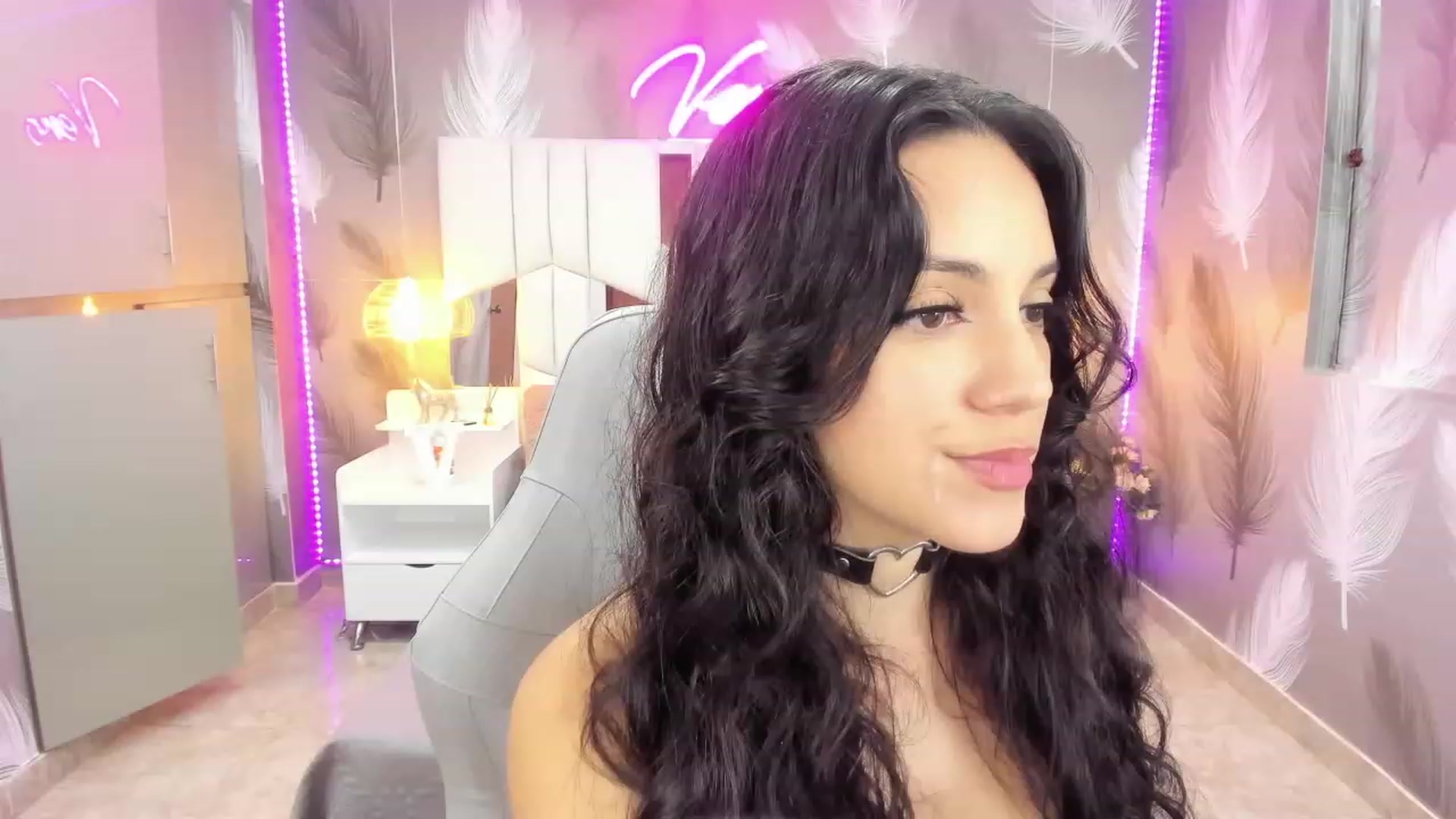 Gallery image thumbnail from SkinnyVeronik's myfreecams stream on, 01/05/2023, 13:03 image 1 of 20