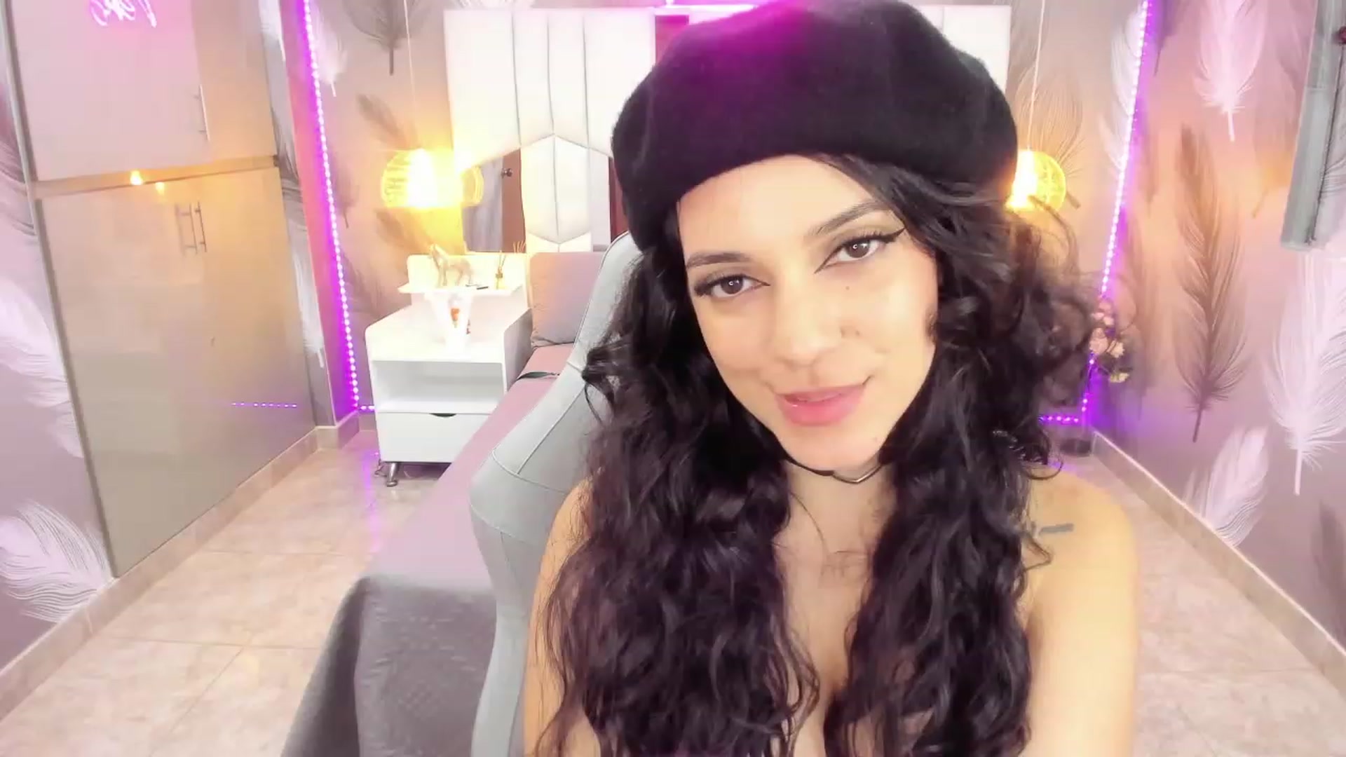 Gallery image thumbnail from SkinnyVeronik's myfreecams stream on, 01/05/2023, 13:03 image 14 of 20