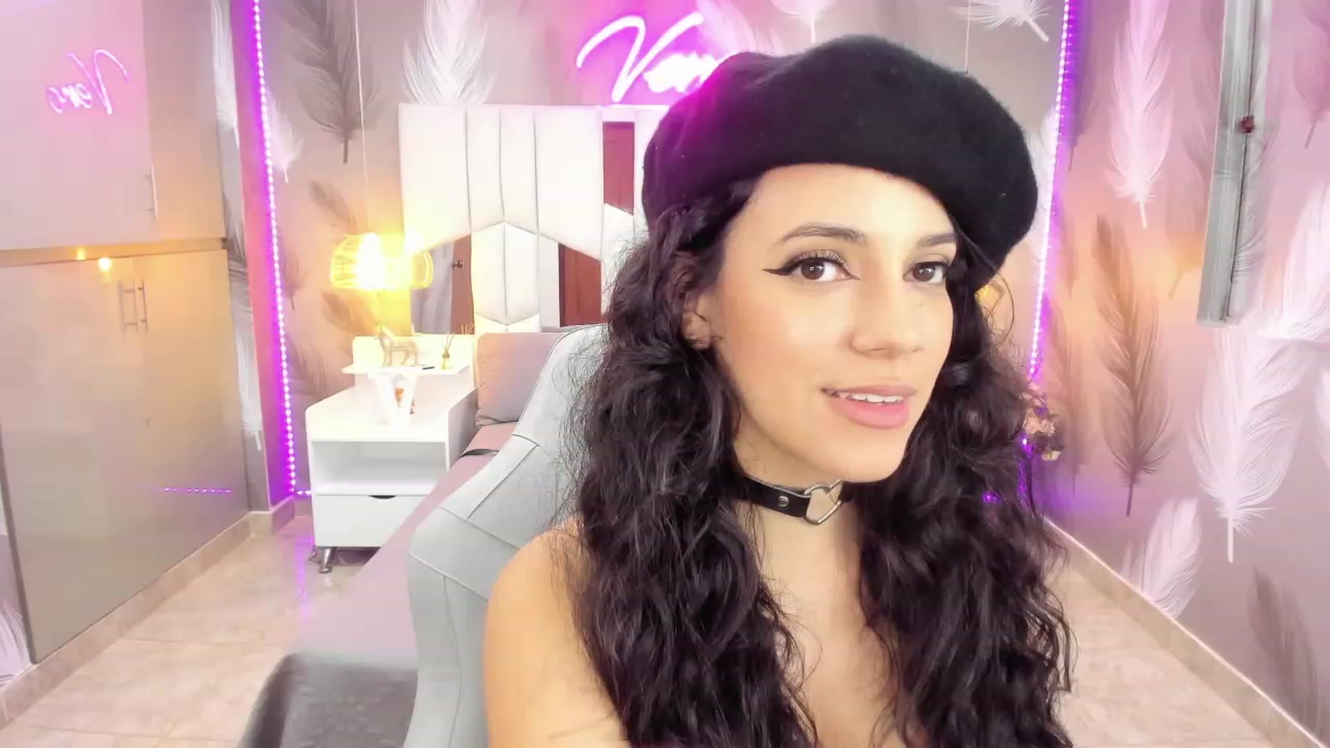 Gallery image thumbnail from SkinnyVeronik's myfreecams stream on, 01/05/2023, 13:22 image 13 of 20