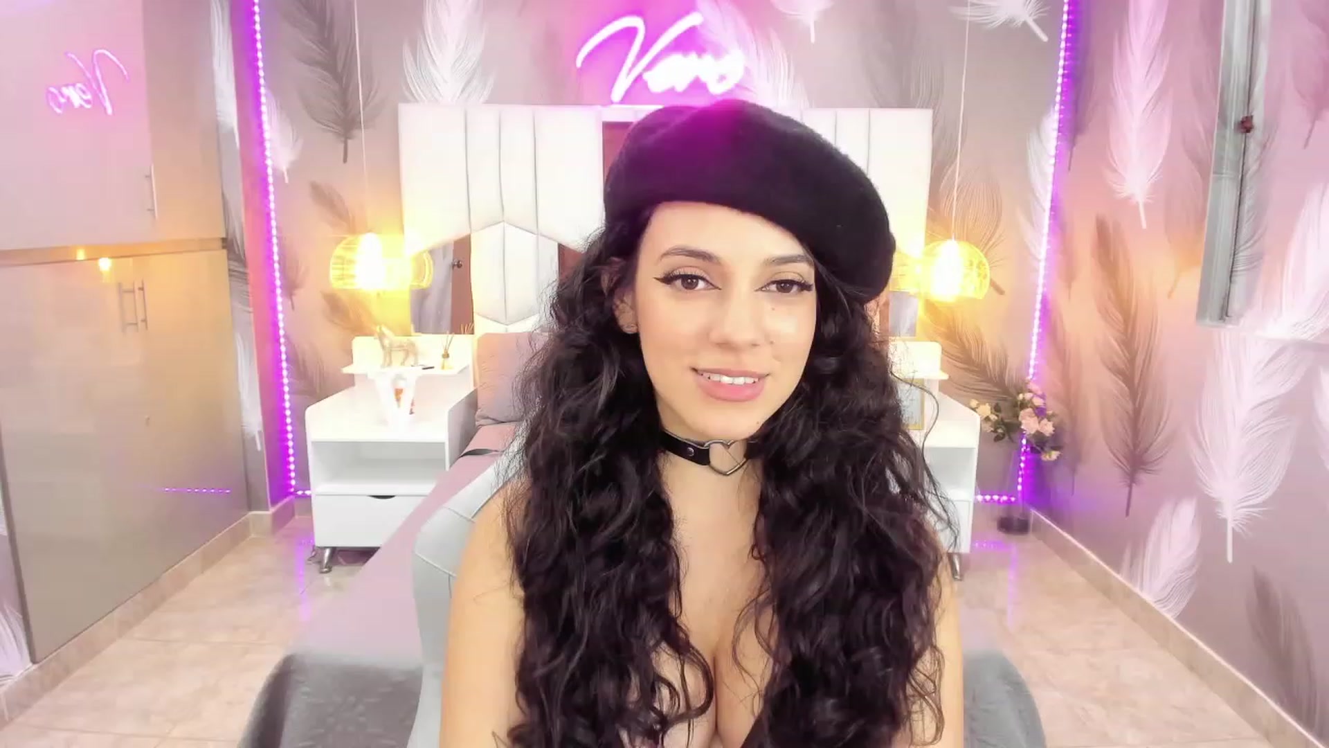 Gallery image thumbnail from SkinnyVeronik's myfreecams stream on, 01/05/2023, 13:22 image 12 of 20