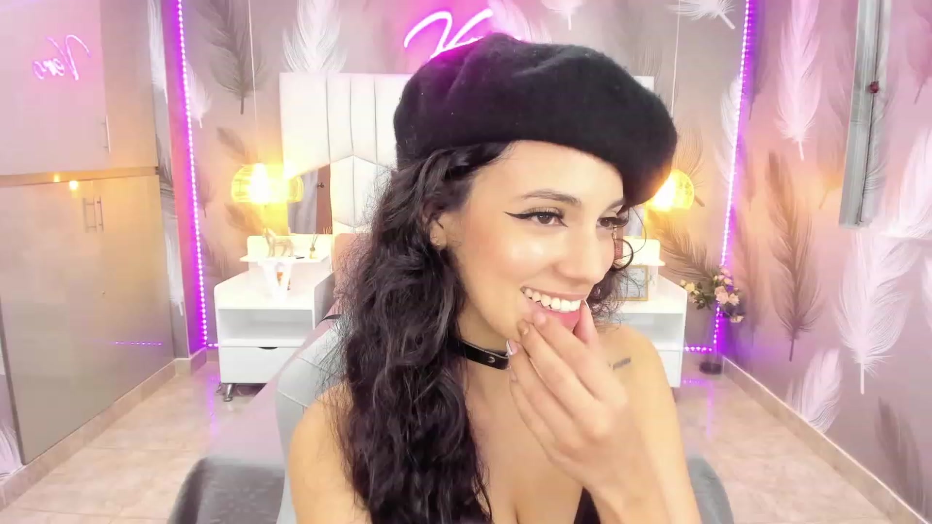 Gallery image thumbnail from SkinnyVeronik's myfreecams stream on, 01/05/2023, 13:22 image 10 of 20