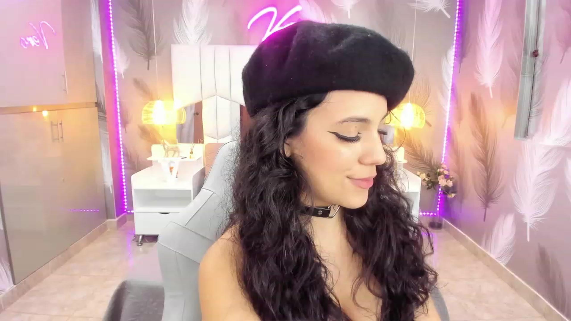 Gallery image thumbnail from SkinnyVeronik's myfreecams stream on, 01/05/2023, 13:22 image 14 of 20