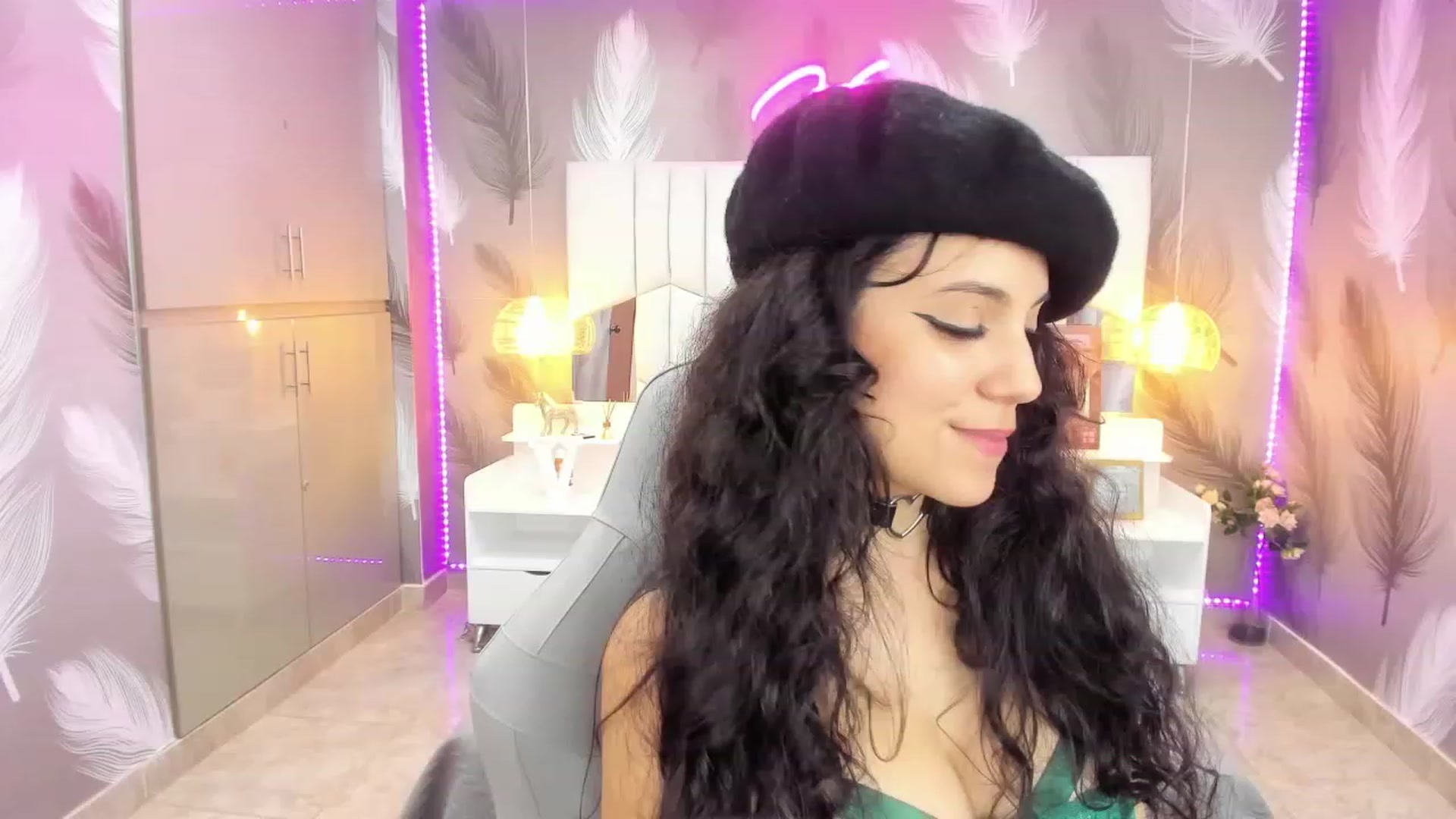 Gallery image thumbnail from SkinnyVeronik's myfreecams stream on, 01/05/2023, 14:47 image 17 of 20