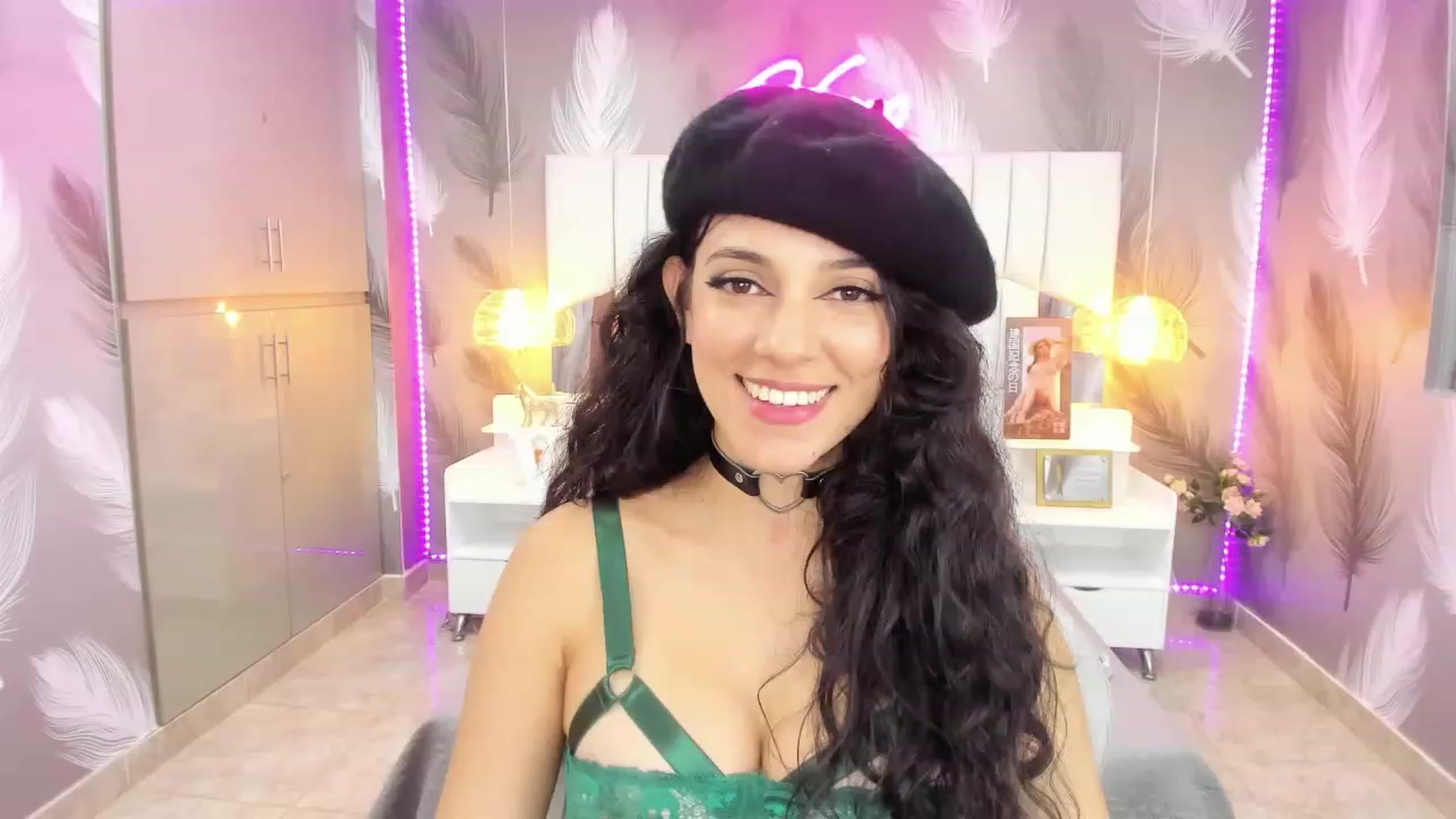 Gallery image thumbnail from SkinnyVeronik's myfreecams stream on, 01/05/2023, 14:47 image 8 of 20