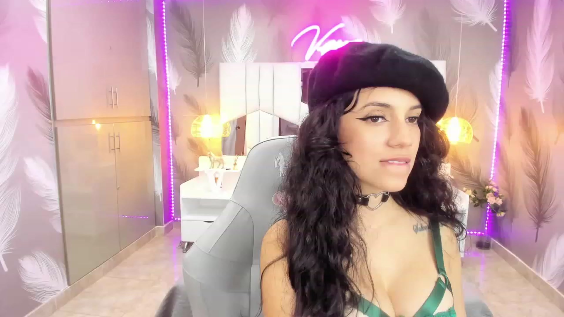 Gallery image thumbnail from SkinnyVeronik's myfreecams stream on, 01/05/2023, 14:47 image 20 of 20